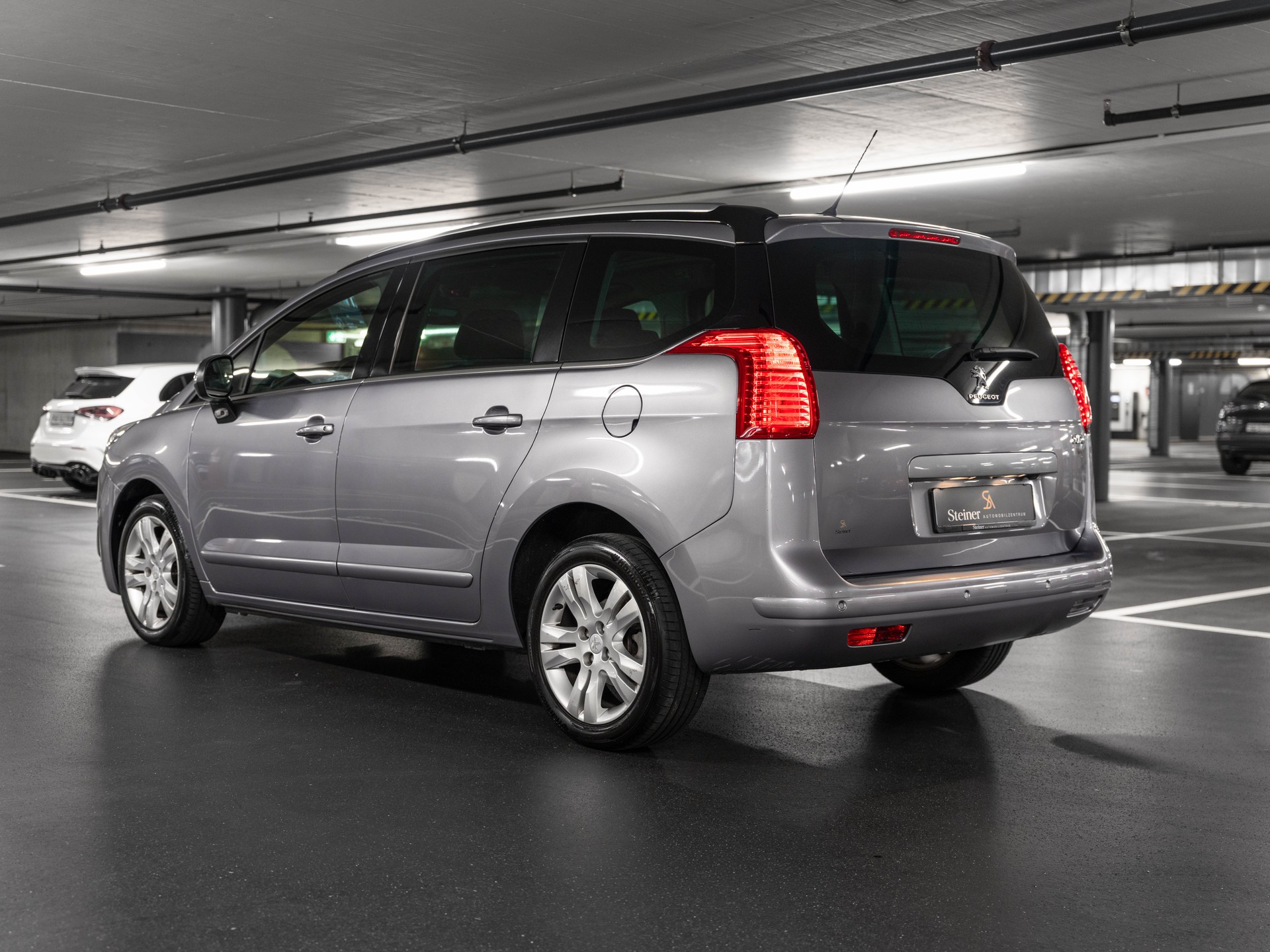 PEUGEOT 5008 1.6 16V T Style Tiptronic-image-5