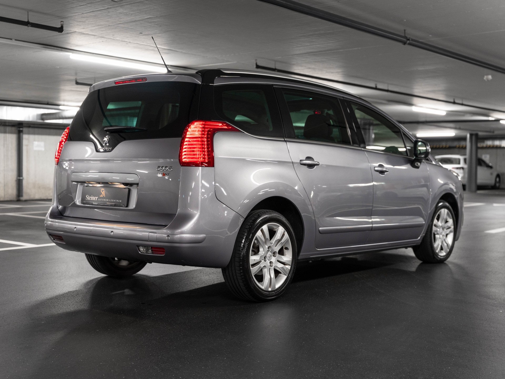 PEUGEOT 5008 1.6 16V T Style Tiptronic-image-9