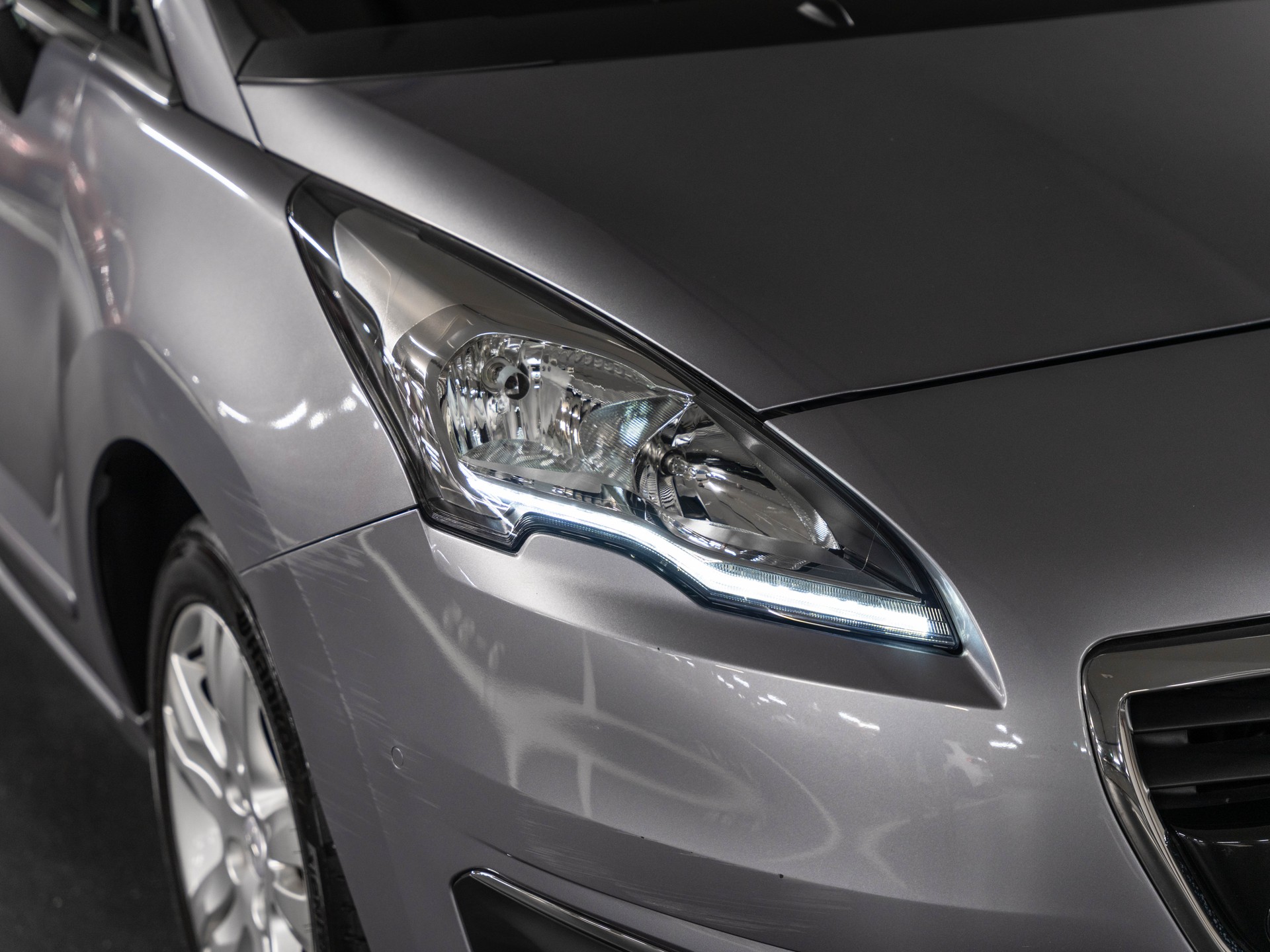 PEUGEOT 5008 1.6 16V T Style Tiptronic-image-12