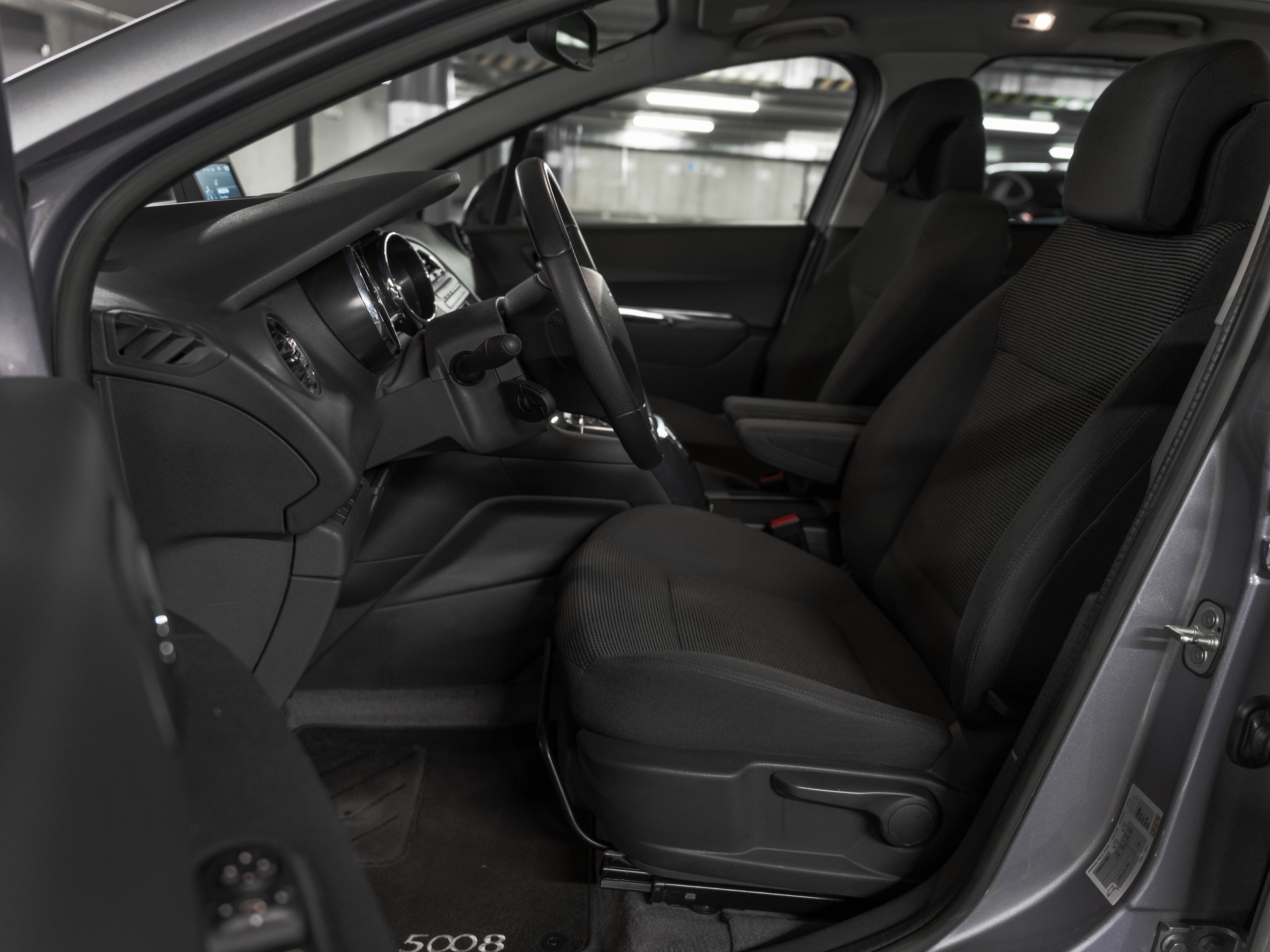 PEUGEOT 5008 1.6 16V T Style Tiptronic-image-25