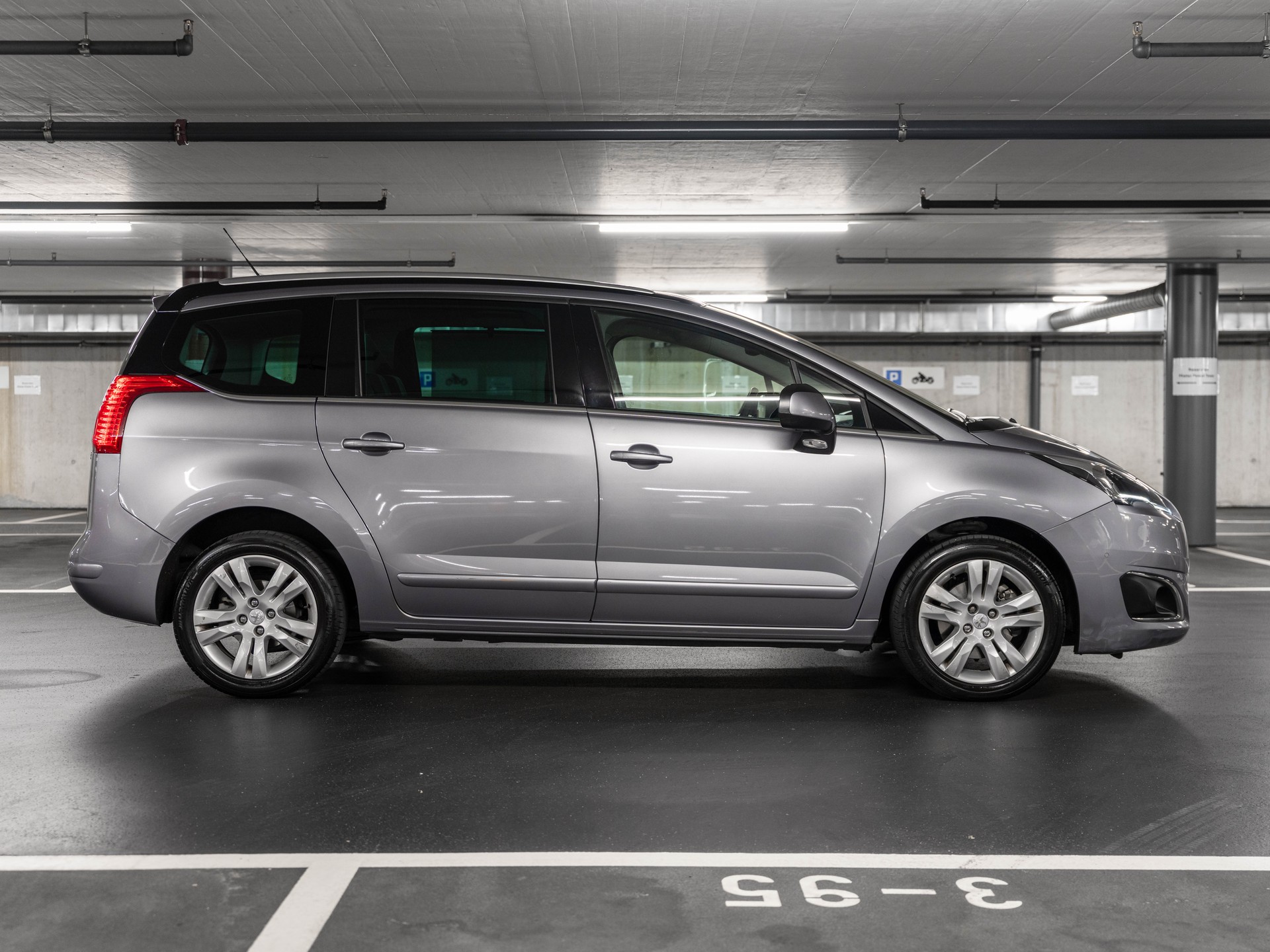 PEUGEOT 5008 1.6 16V T Style Tiptronic-image-10