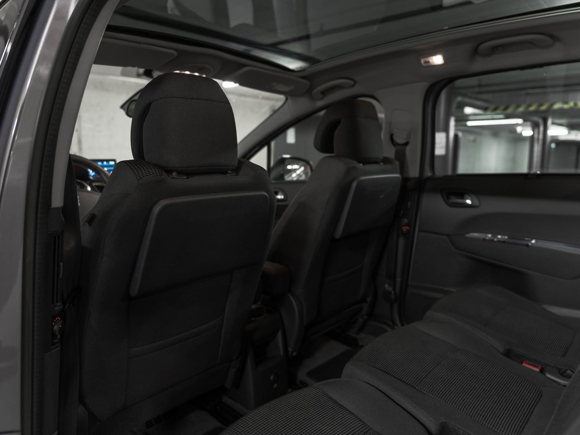 PEUGEOT 5008 1.6 16V T Style Tiptronic-image-27