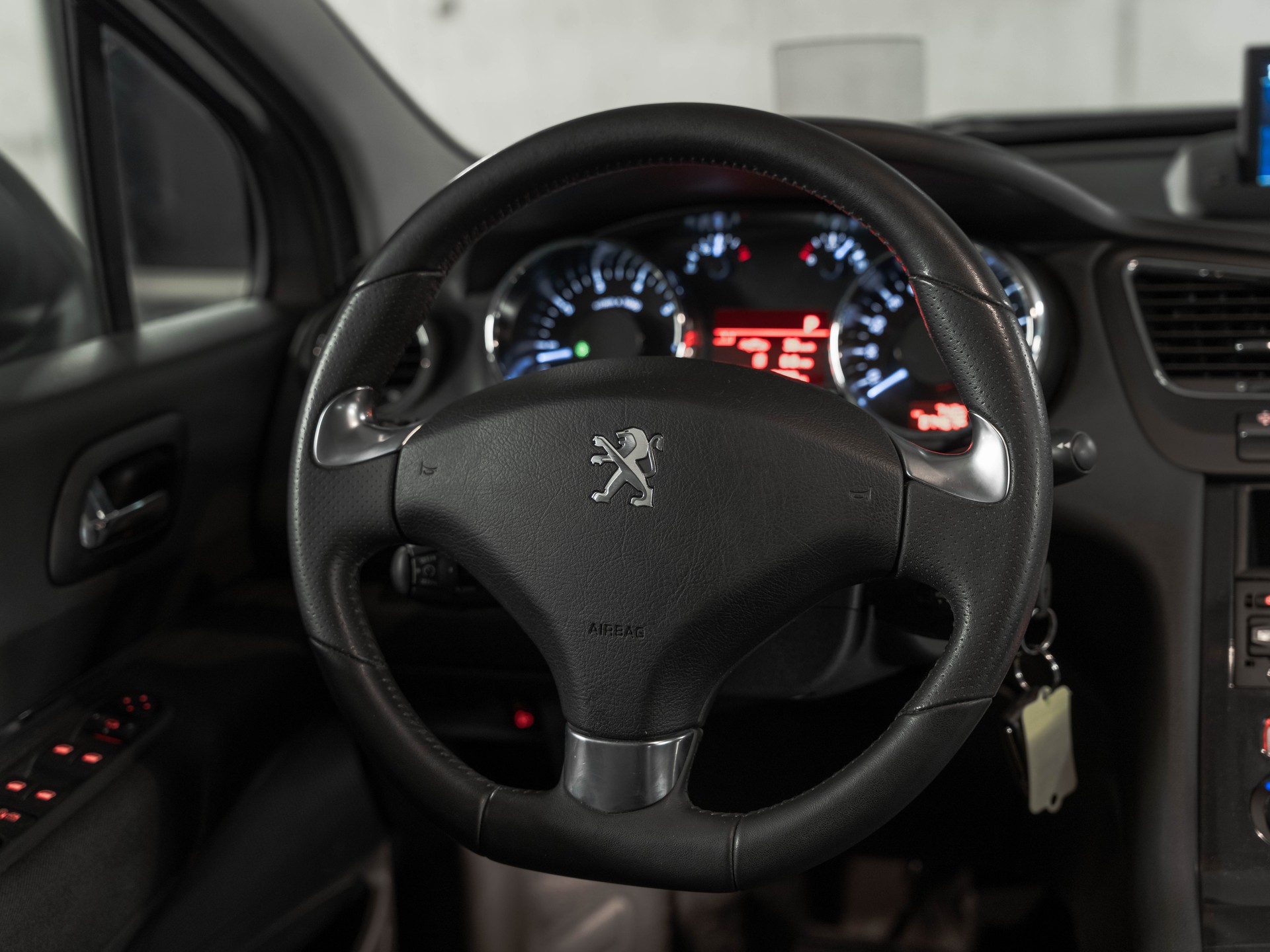 PEUGEOT 5008 1.6 16V T Style Tiptronic-image-15