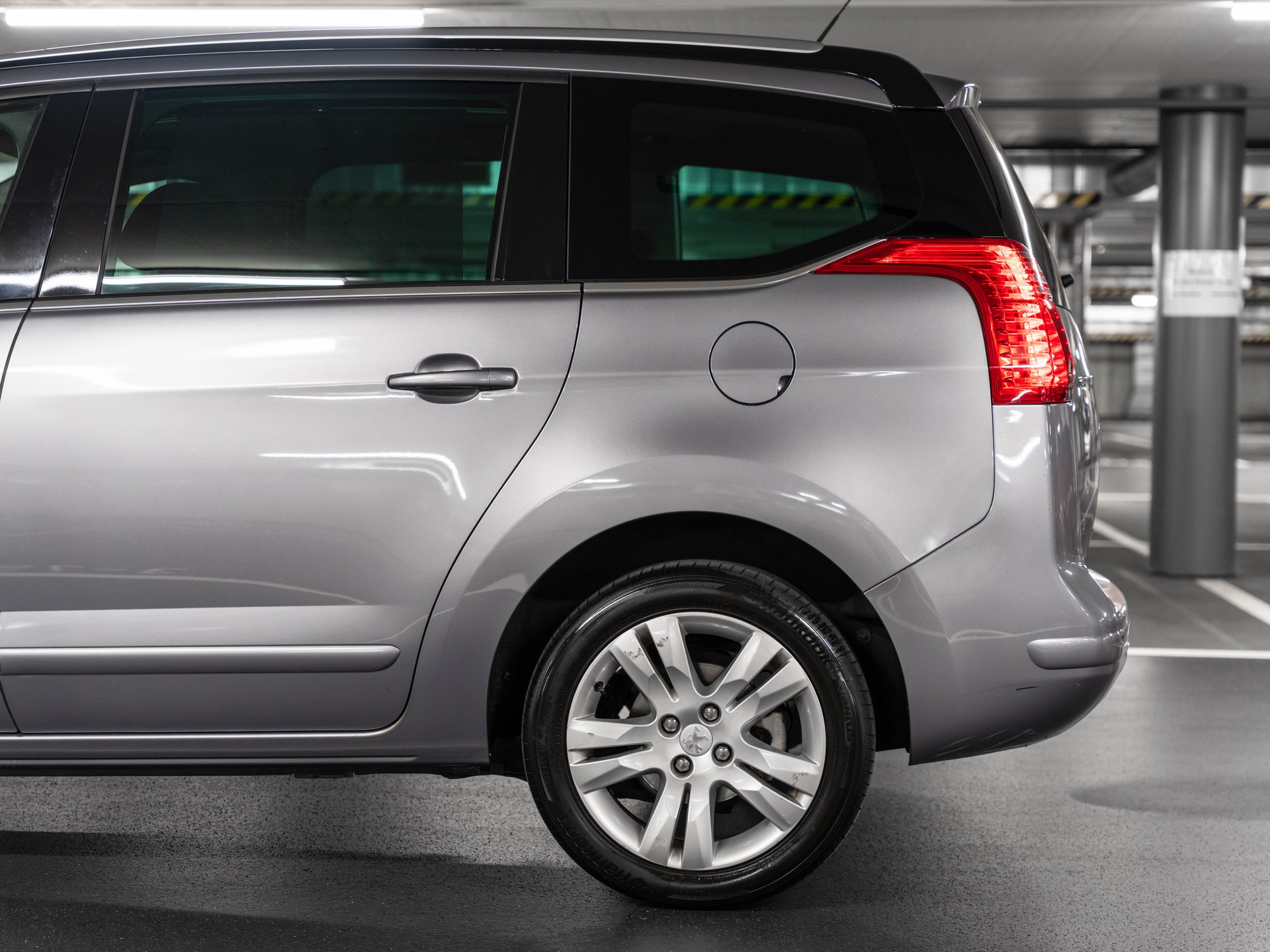 PEUGEOT 5008 1.6 16V T Style Tiptronic-image-3