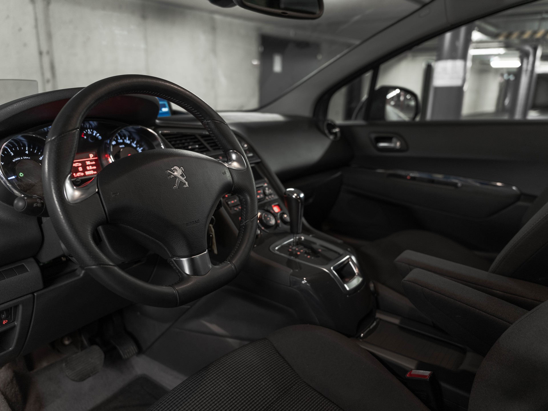 PEUGEOT 5008 1.6 16V T Style Tiptronic-image-24