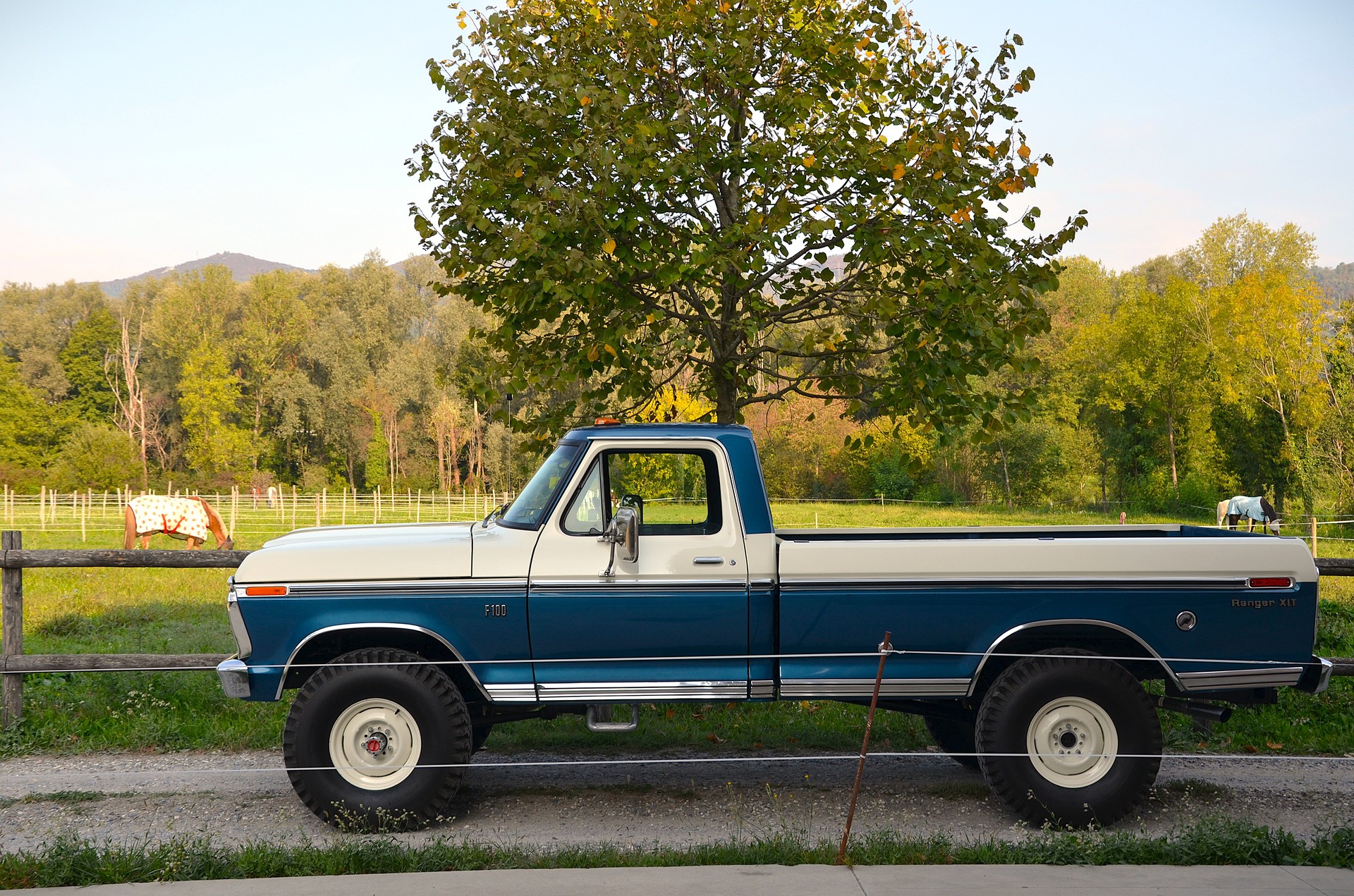 FORD F100 RANGER XLT 4X4 "HIGHBOY"-image-1