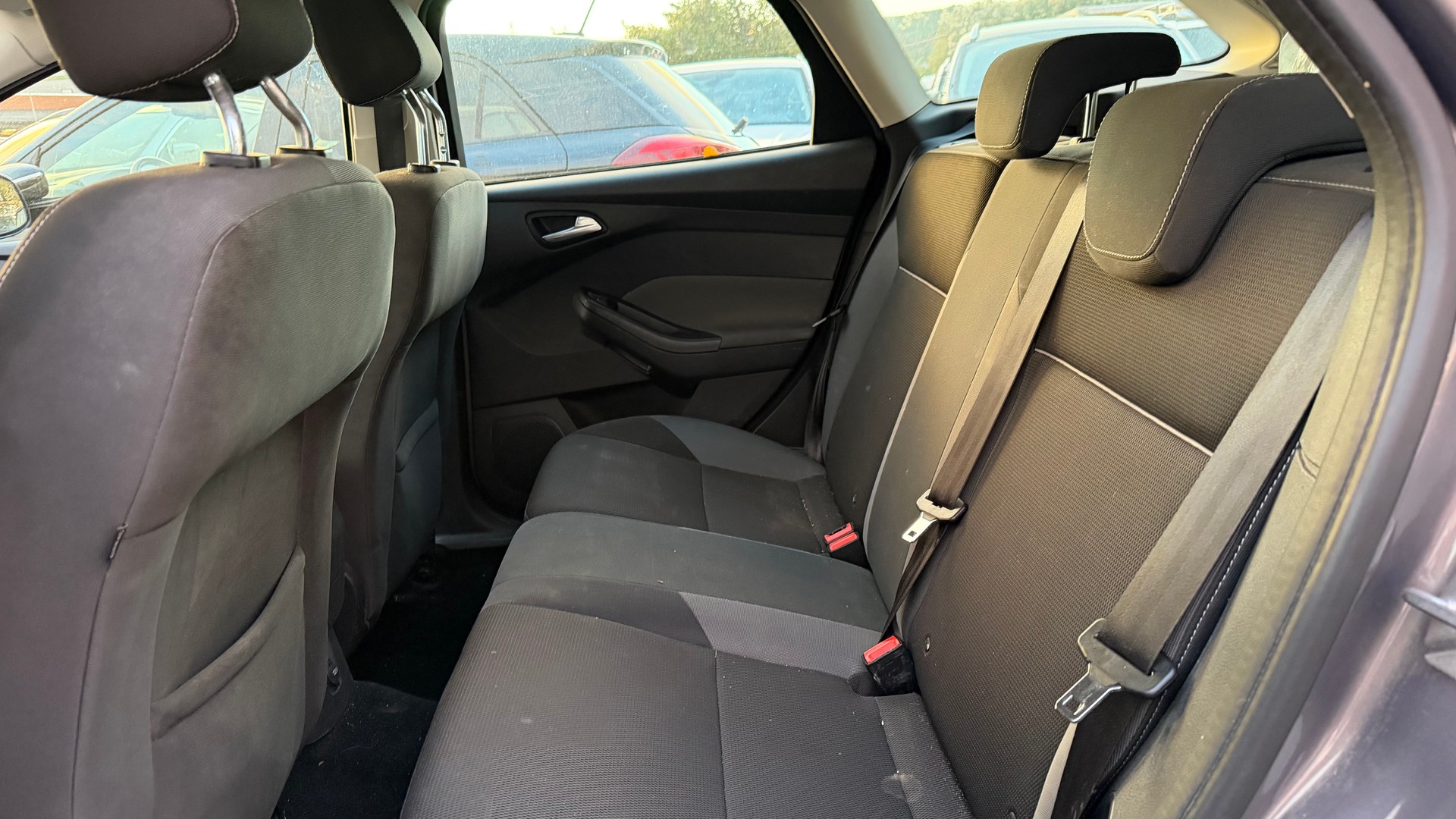 FORD Focus 1.0 SCTi Titanium-image-9