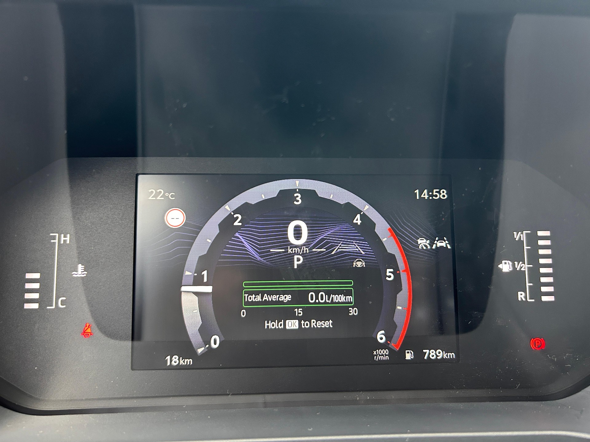 TOYOTA Hilux Double Cab.-Pick-up 2.8 D-4D MHEV 204 Active-image-13