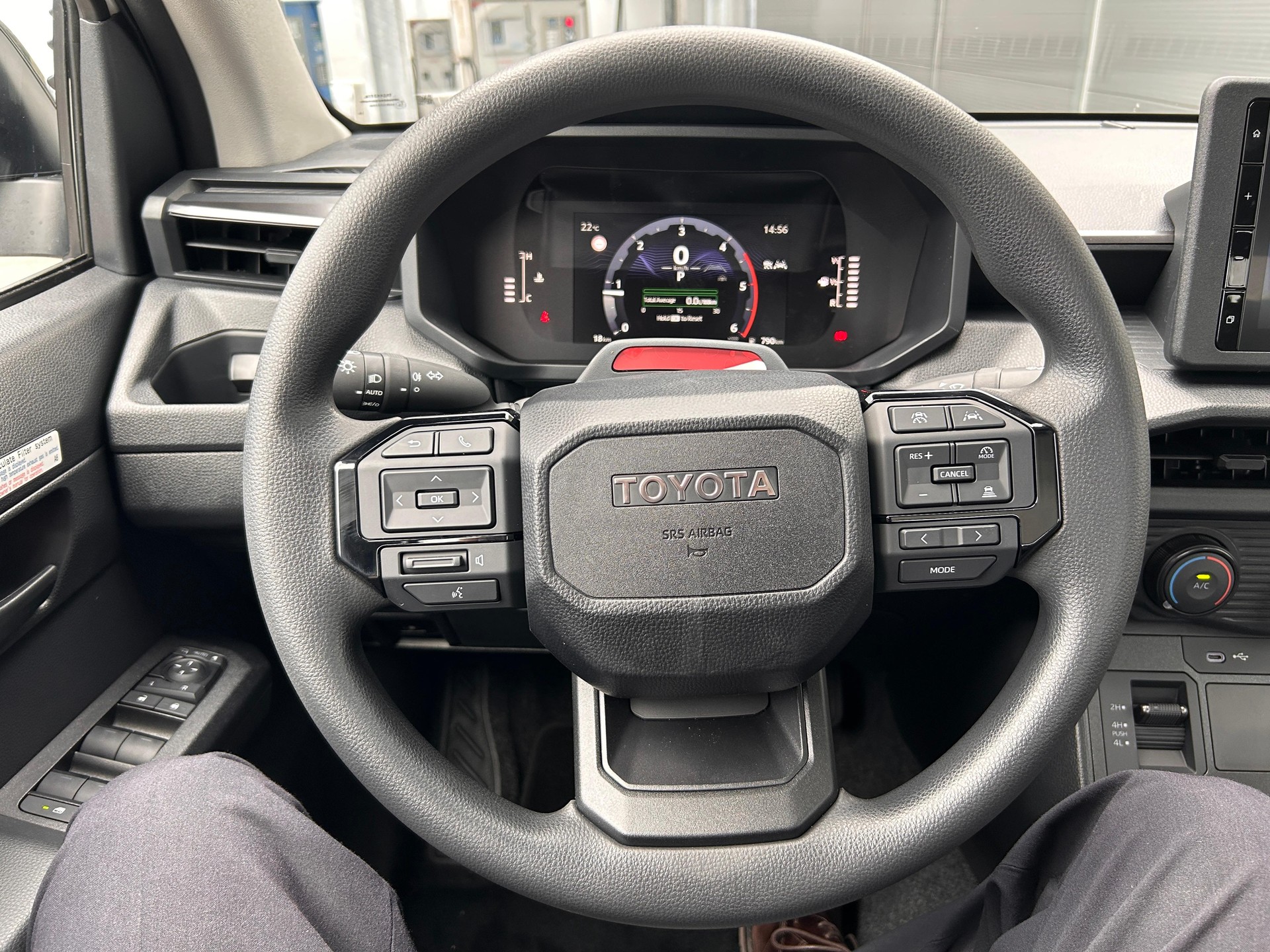 TOYOTA Hilux Double Cab.-Pick-up 2.8 D-4D MHEV 204 Active-image-7