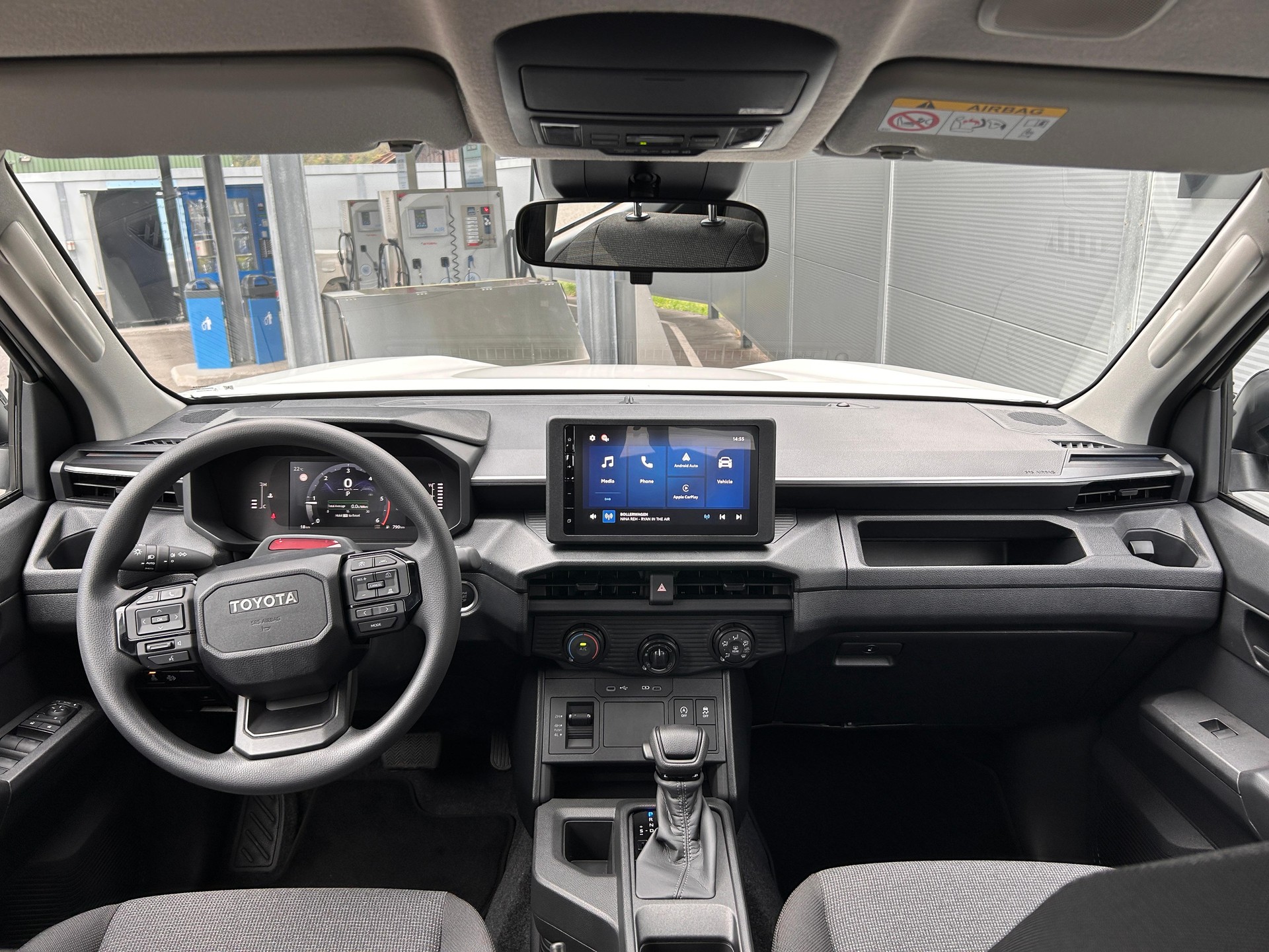 TOYOTA Hilux Double Cab.-Pick-up 2.8 D-4D MHEV 204 Active-image-5