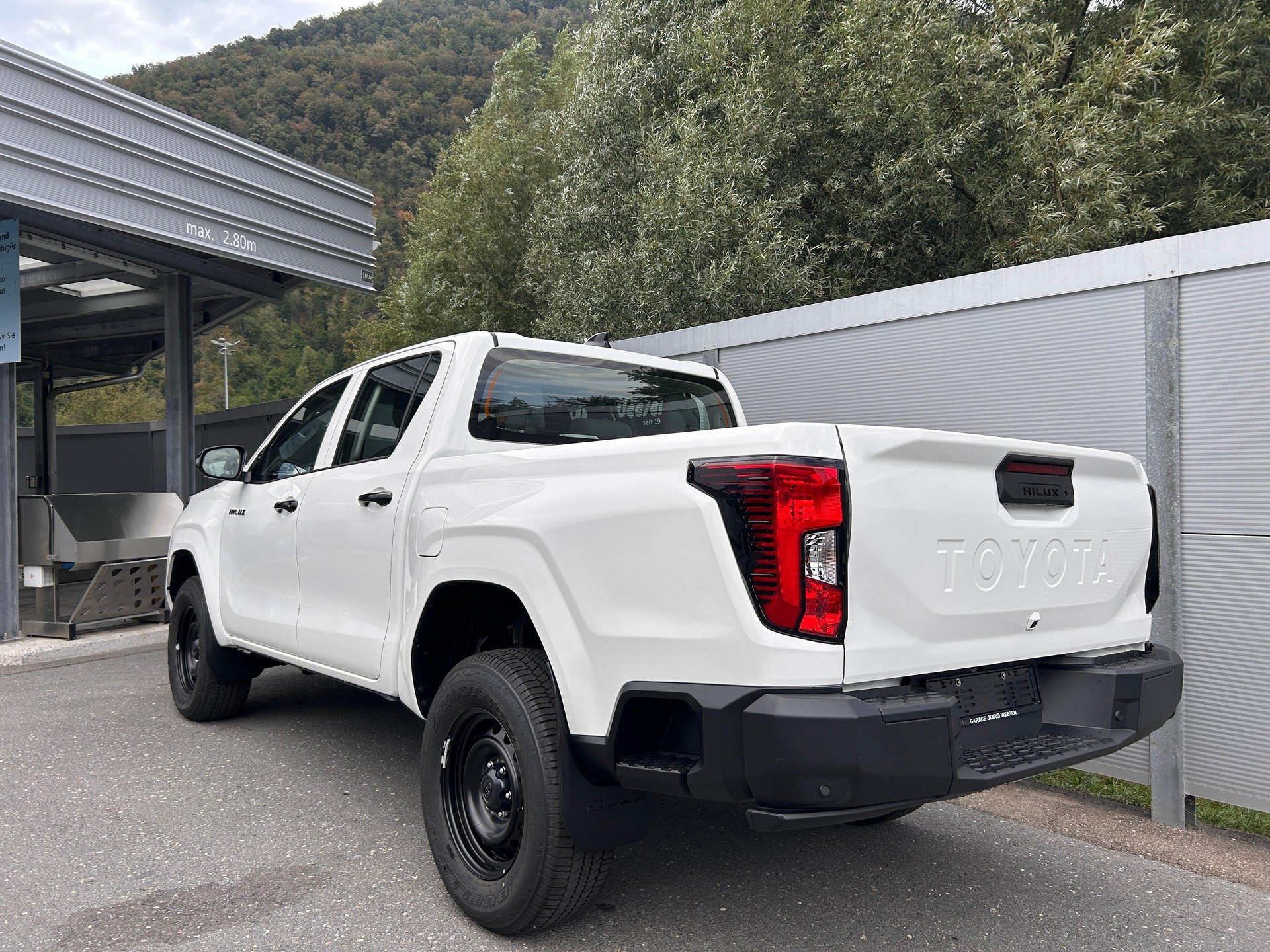 TOYOTA Hilux Double Cab.-Pick-up 2.8 D-4D MHEV 204 Active-image-3