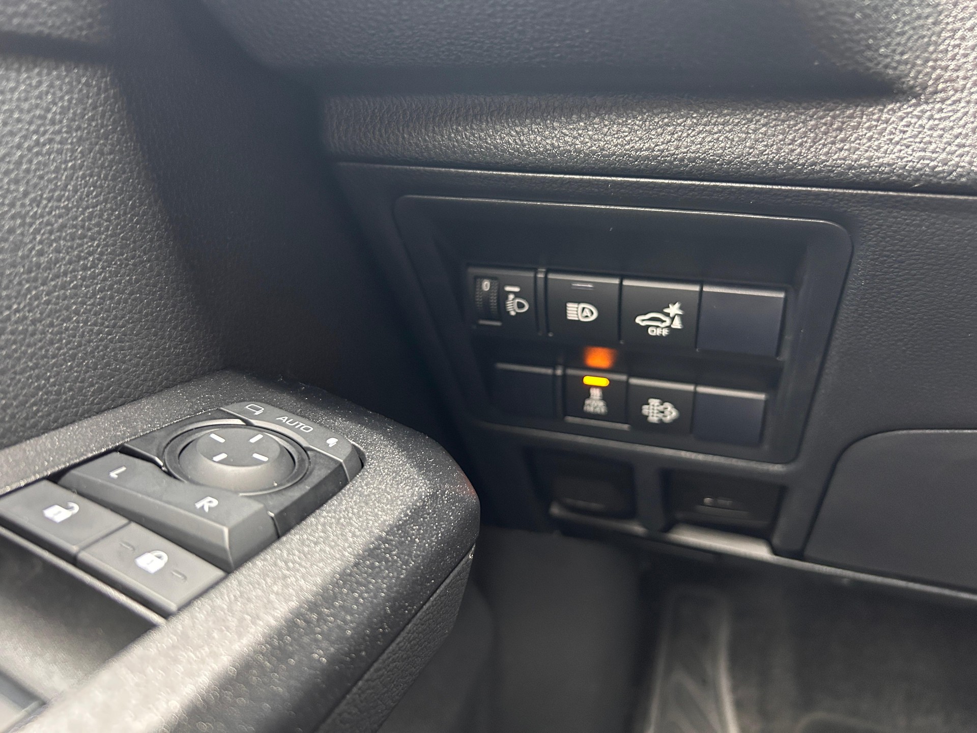 TOYOTA Hilux Double Cab.-Pick-up 2.8 D-4D MHEV 204 Active-image-10