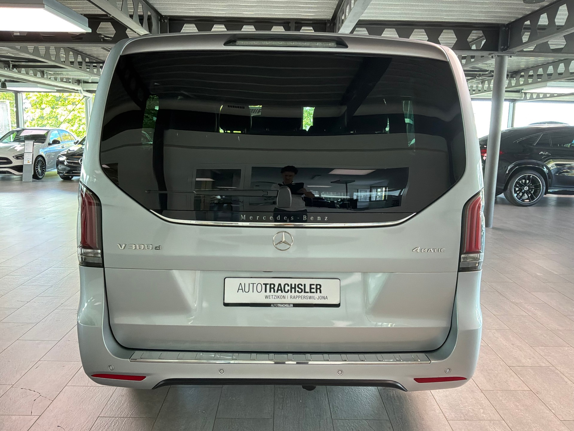 MERCEDES-BENZ V 300 d lang 4Matic Swiss Edition 9G-Tronic-image-4