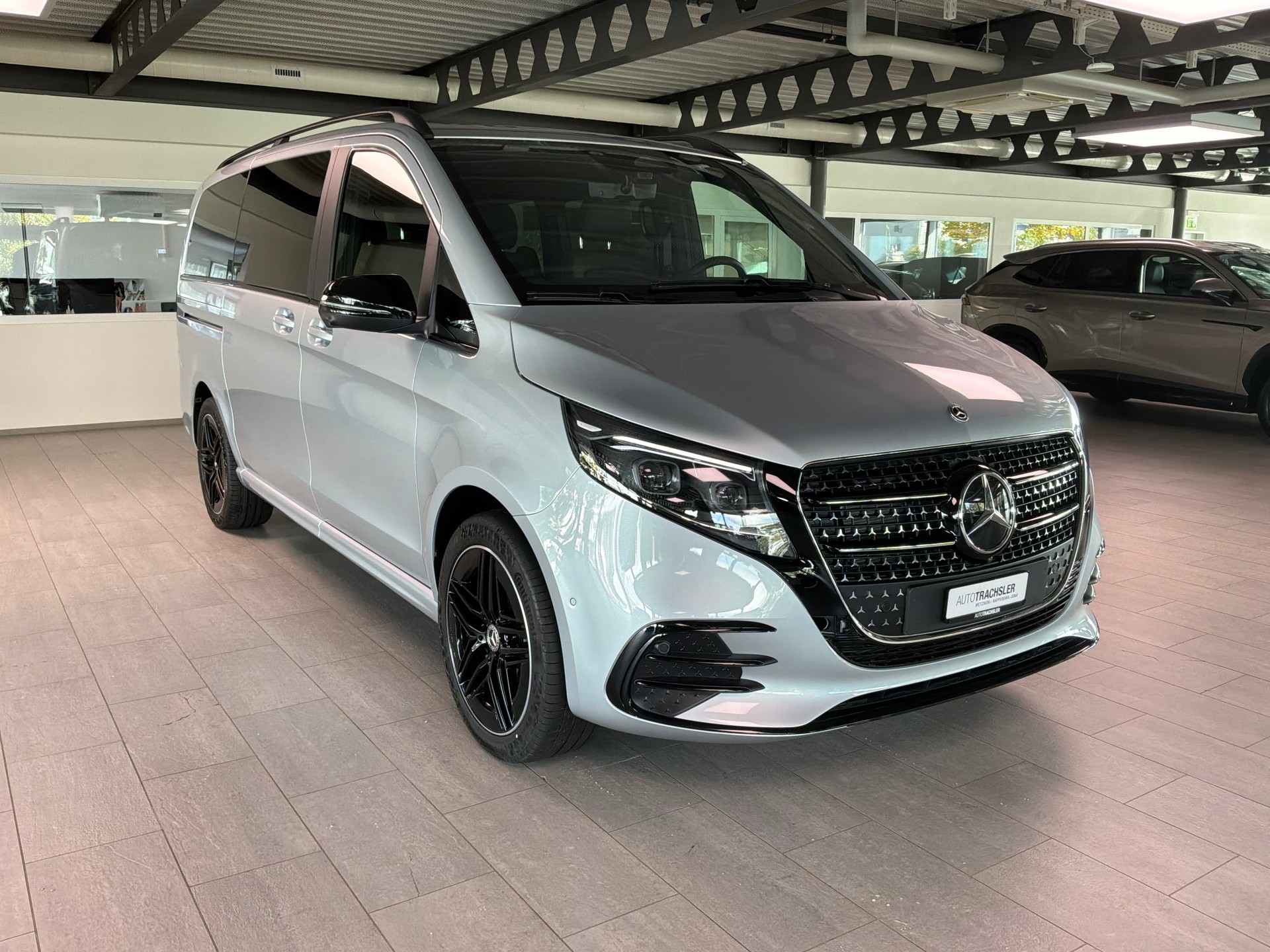 MERCEDES-BENZ V 300 d lang 4Matic Swiss Edition 9G-Tronic-image-2