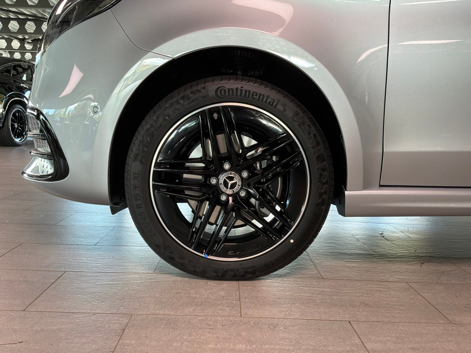 MERCEDES-BENZ V 300 d lang 4Matic Swiss Edition 9G-Tronic-image-5