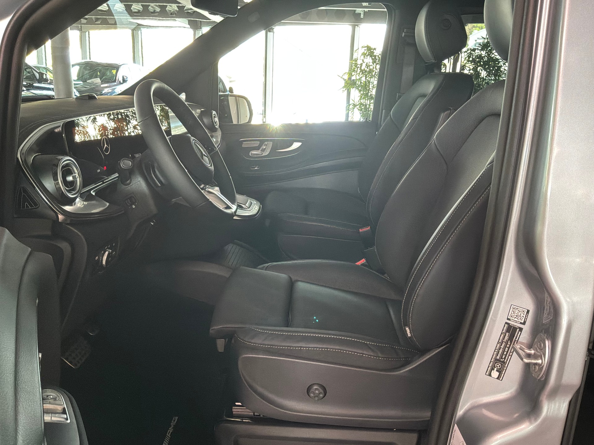 MERCEDES-BENZ V 300 d lang 4Matic Swiss Edition 9G-Tronic-image-9