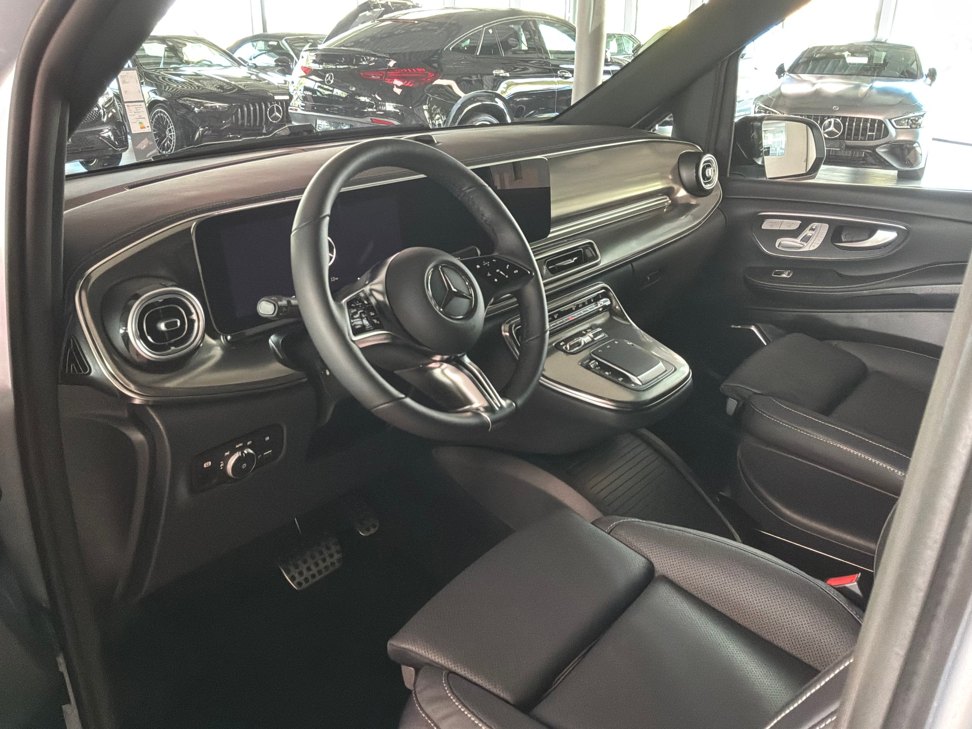 MERCEDES-BENZ V 300 d lang 4Matic Swiss Edition 9G-Tronic-image-10