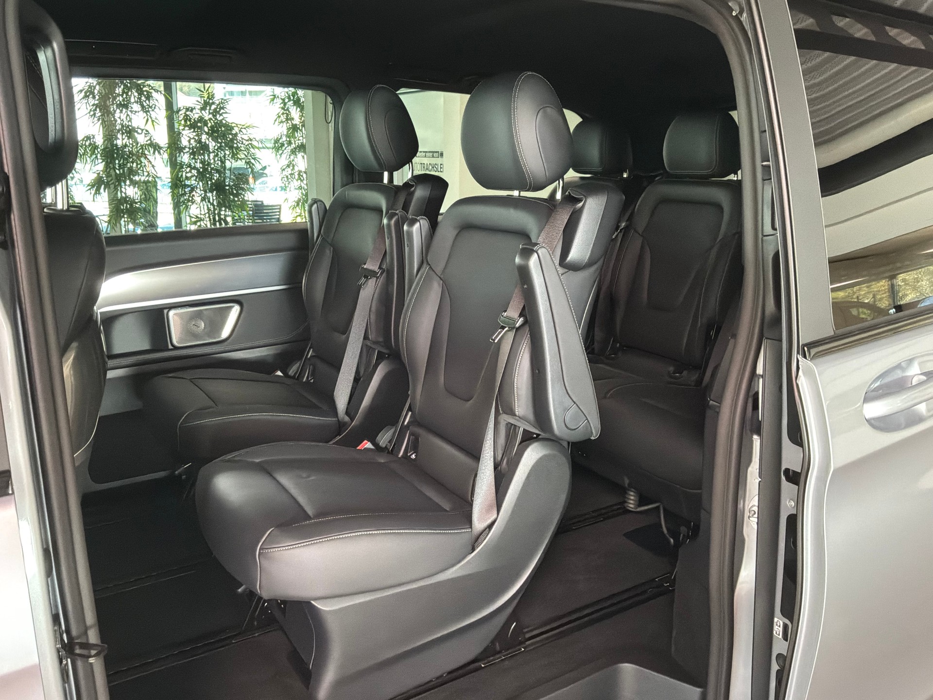 MERCEDES-BENZ V 300 d lang 4Matic Swiss Edition 9G-Tronic-image-7