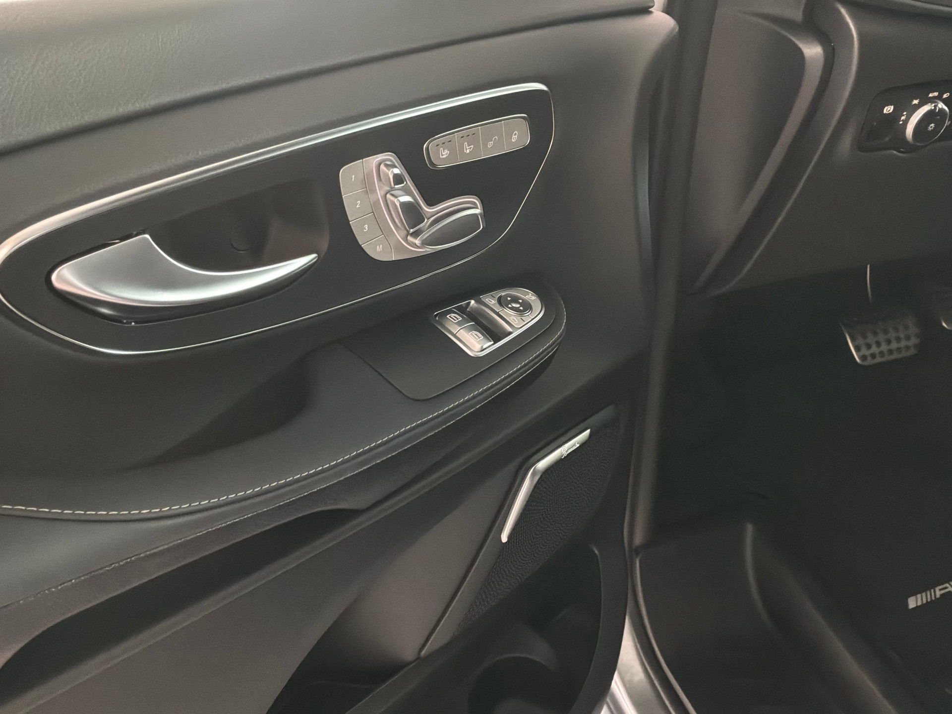MERCEDES-BENZ V 300 d lang 4Matic Swiss Edition 9G-Tronic-image-13