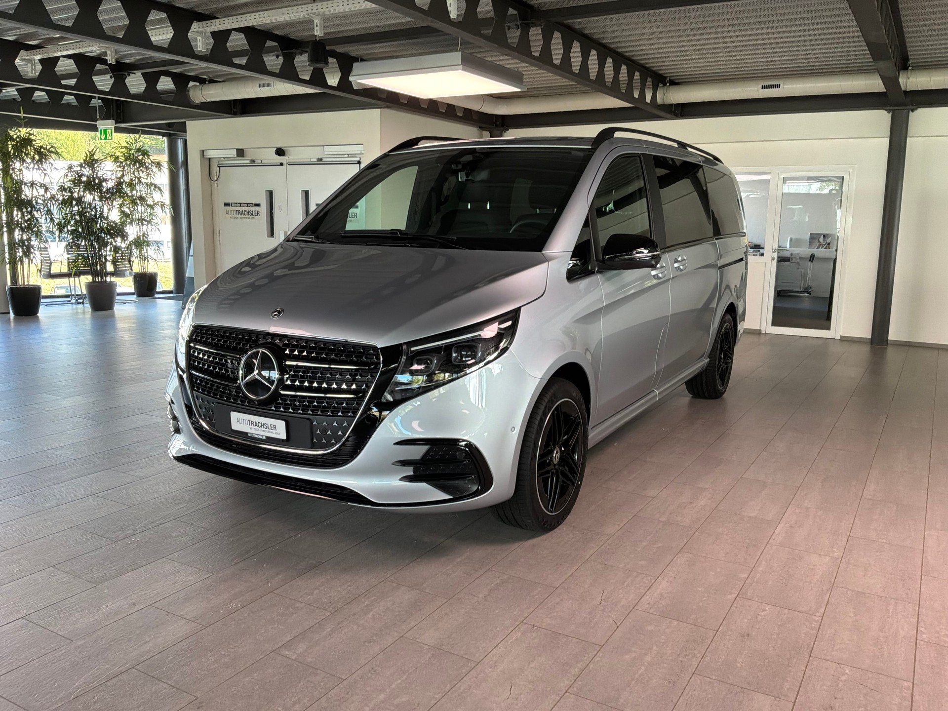 MERCEDES-BENZ V 300 d lang 4Matic Swiss Edition 9G-Tronic-image-3