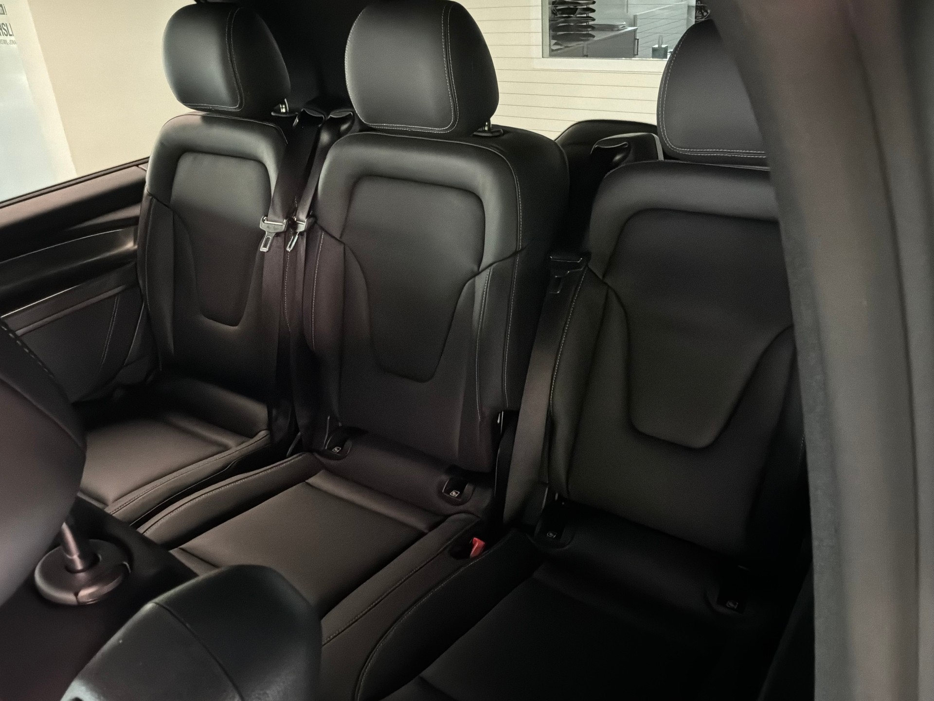 MERCEDES-BENZ V 300 d lang 4Matic Swiss Edition 9G-Tronic-image-8