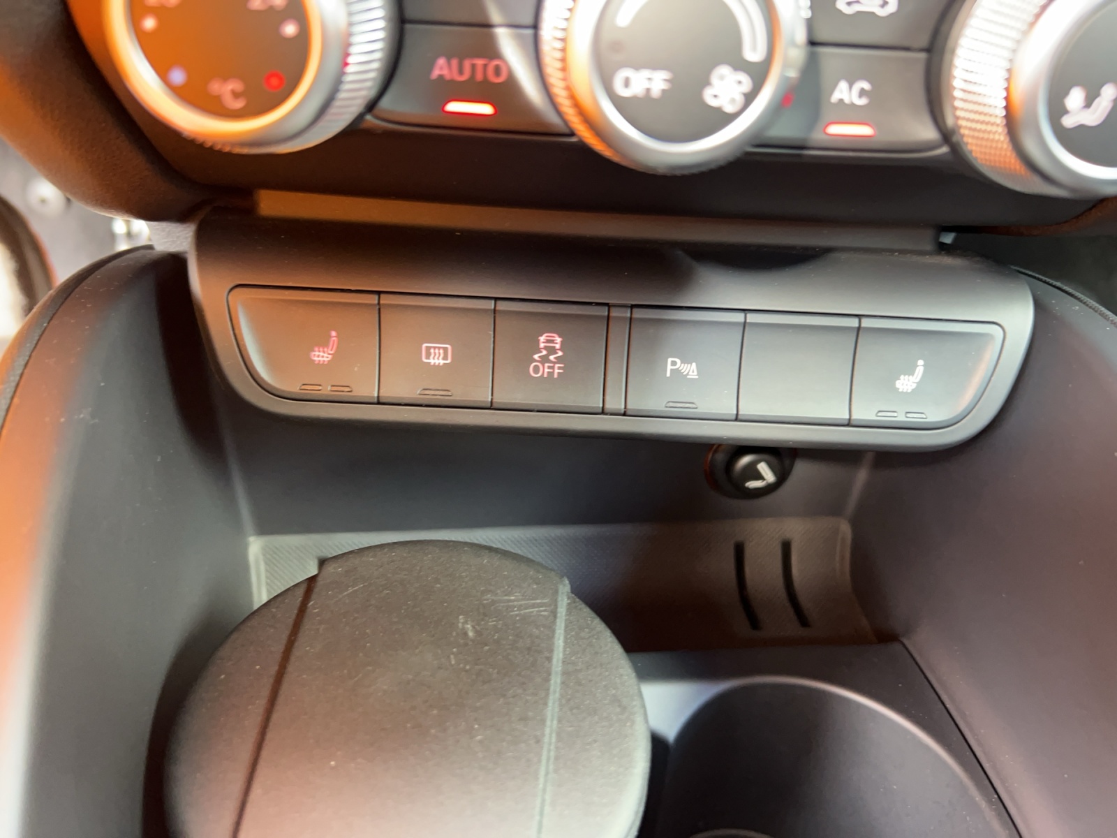 AUDI A1 1.4 TFSI Ambition S-tronic-image-10
