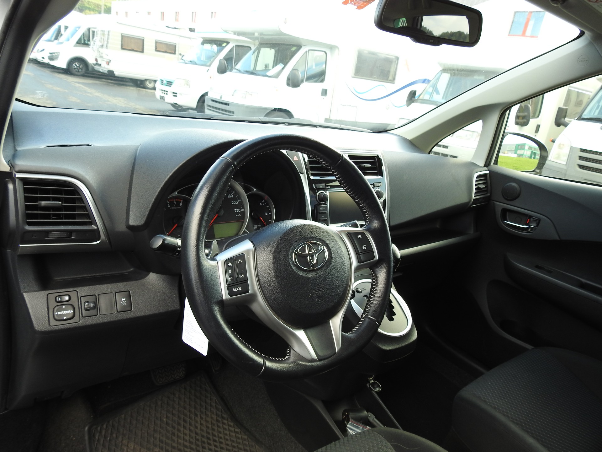 TOYOTA Verso-S 1.33 Linea Trend Multidrive S-image-11