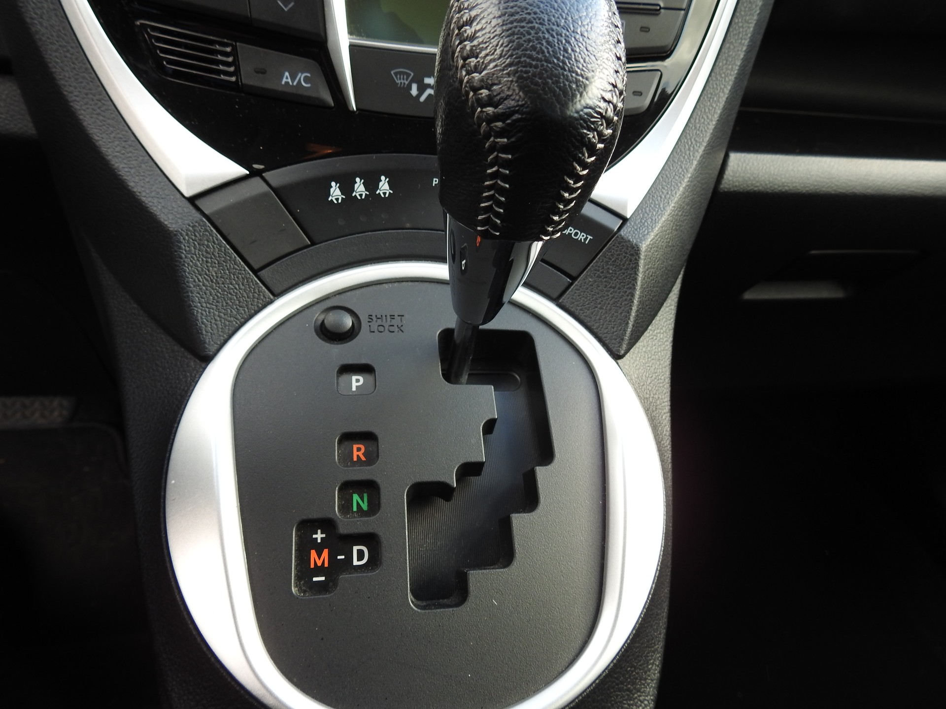 TOYOTA Verso-S 1.33 Linea Trend Multidrive S-image-19