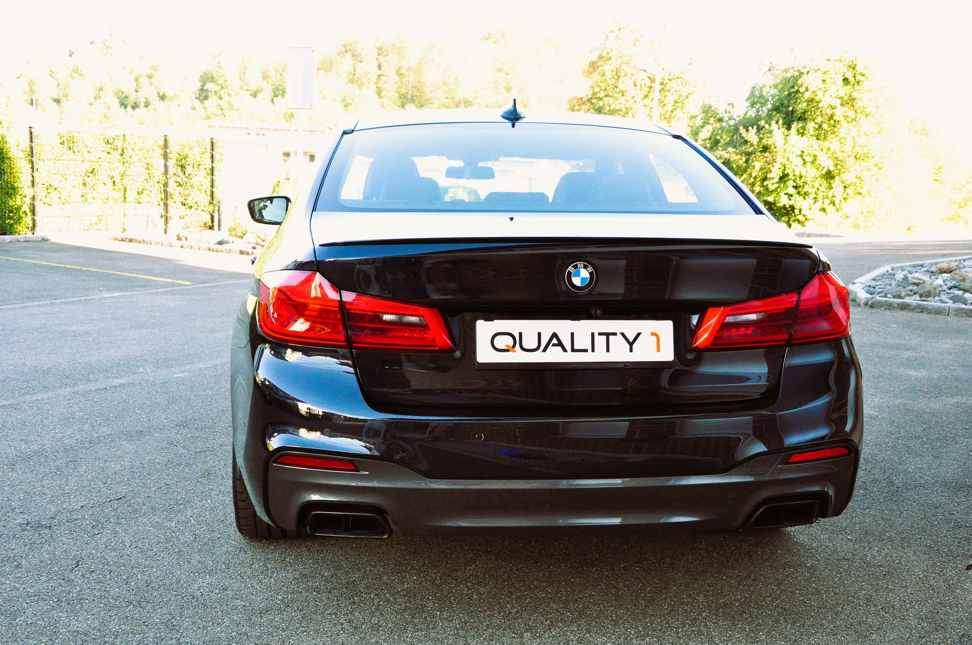 BMW M550i xDrive Steptronic /Topausstattung / Innen + aussen Neuwertig-image-9