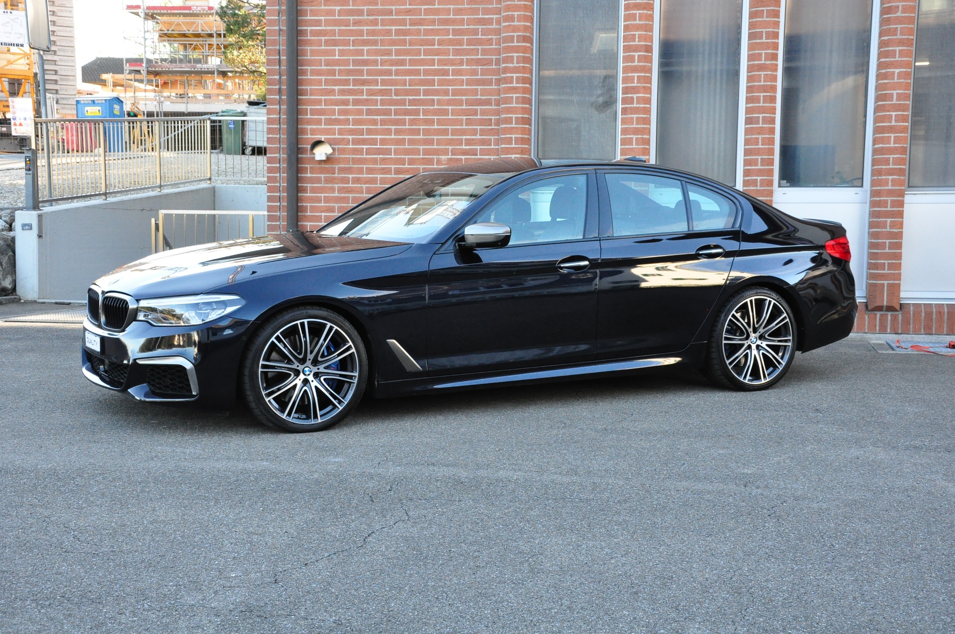 BMW M550i xDrive Steptronic /Topausstattung / Innen + aussen Neuwertig-image-2