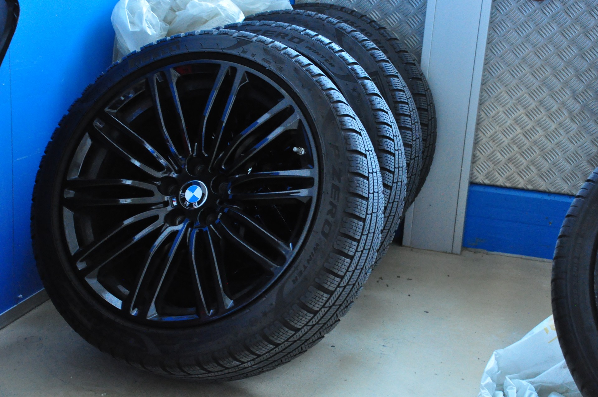 BMW M550i xDrive Steptronic /Topausstattung / Innen + aussen Neuwertig-image-13