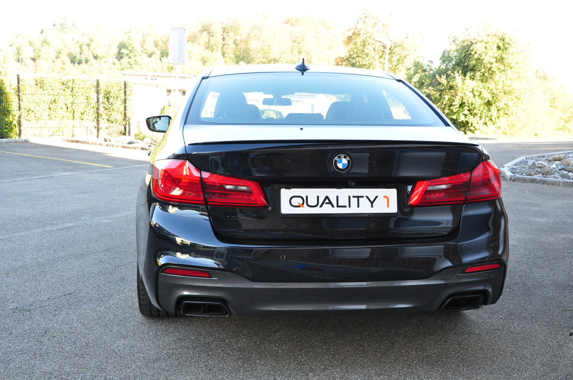 BMW M550i xDrive Steptronic /Topausstattung / Innen + aussen Neuwertig-image-6