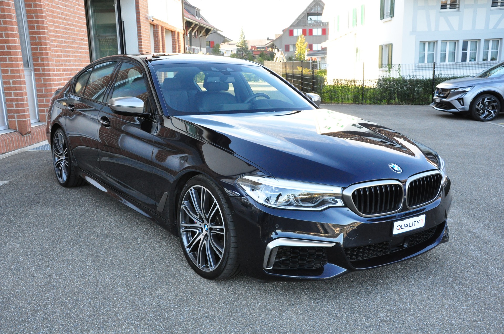 BMW M550i xDrive Steptronic /Topausstattung / Innen + aussen Neuwertig-image-8