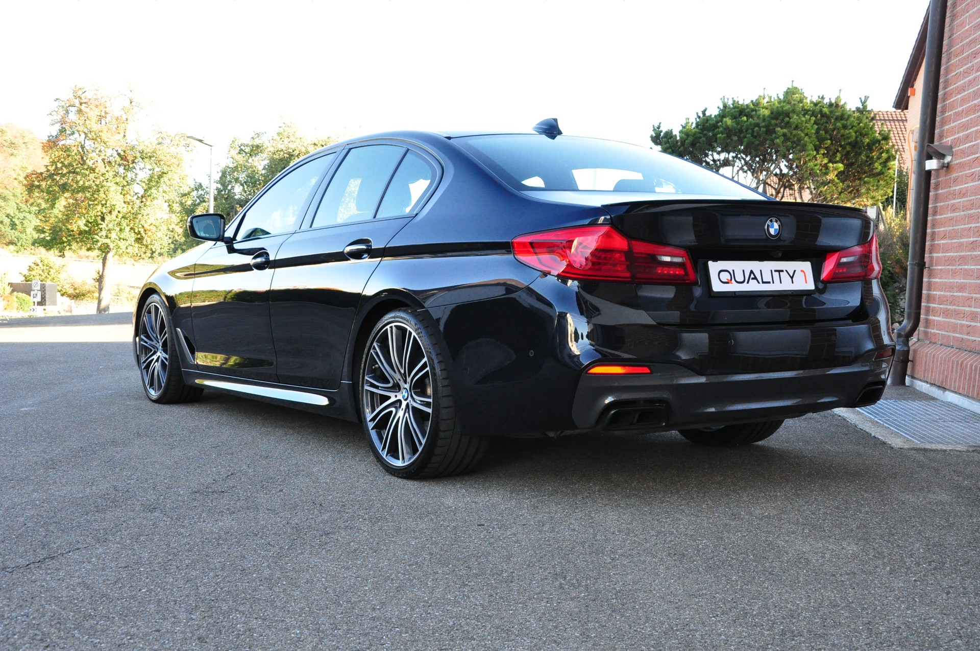 BMW M550i xDrive Steptronic /Topausstattung / Innen + aussen Neuwertig-image-5