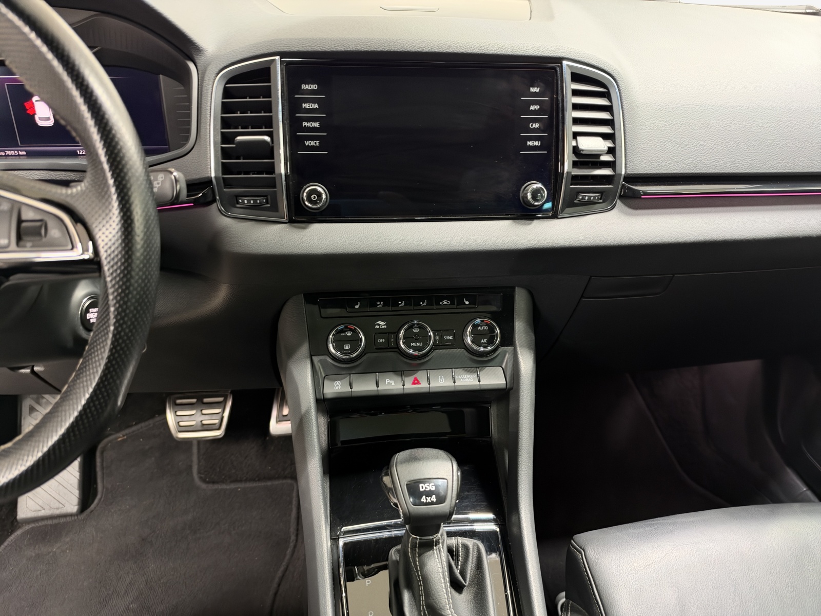 SKODA Karoq 2.0 TSI SportLine 4x4 DSG-image-10