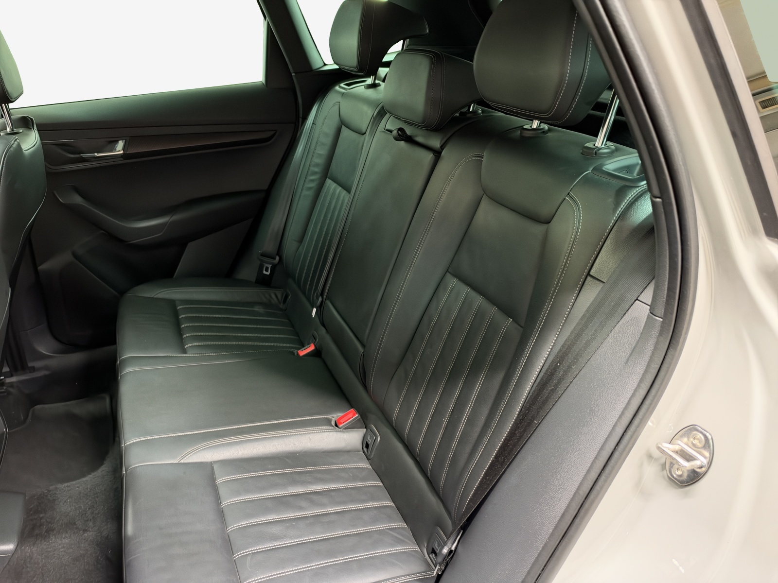 SKODA Karoq 2.0 TSI SportLine 4x4 DSG-image-11