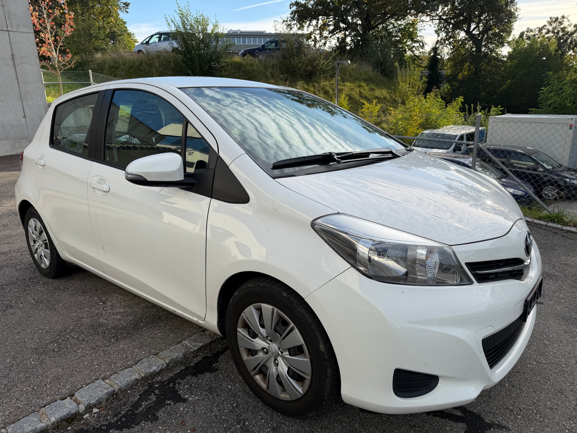 TOYOTA Yaris 1.33 Luna-image-1