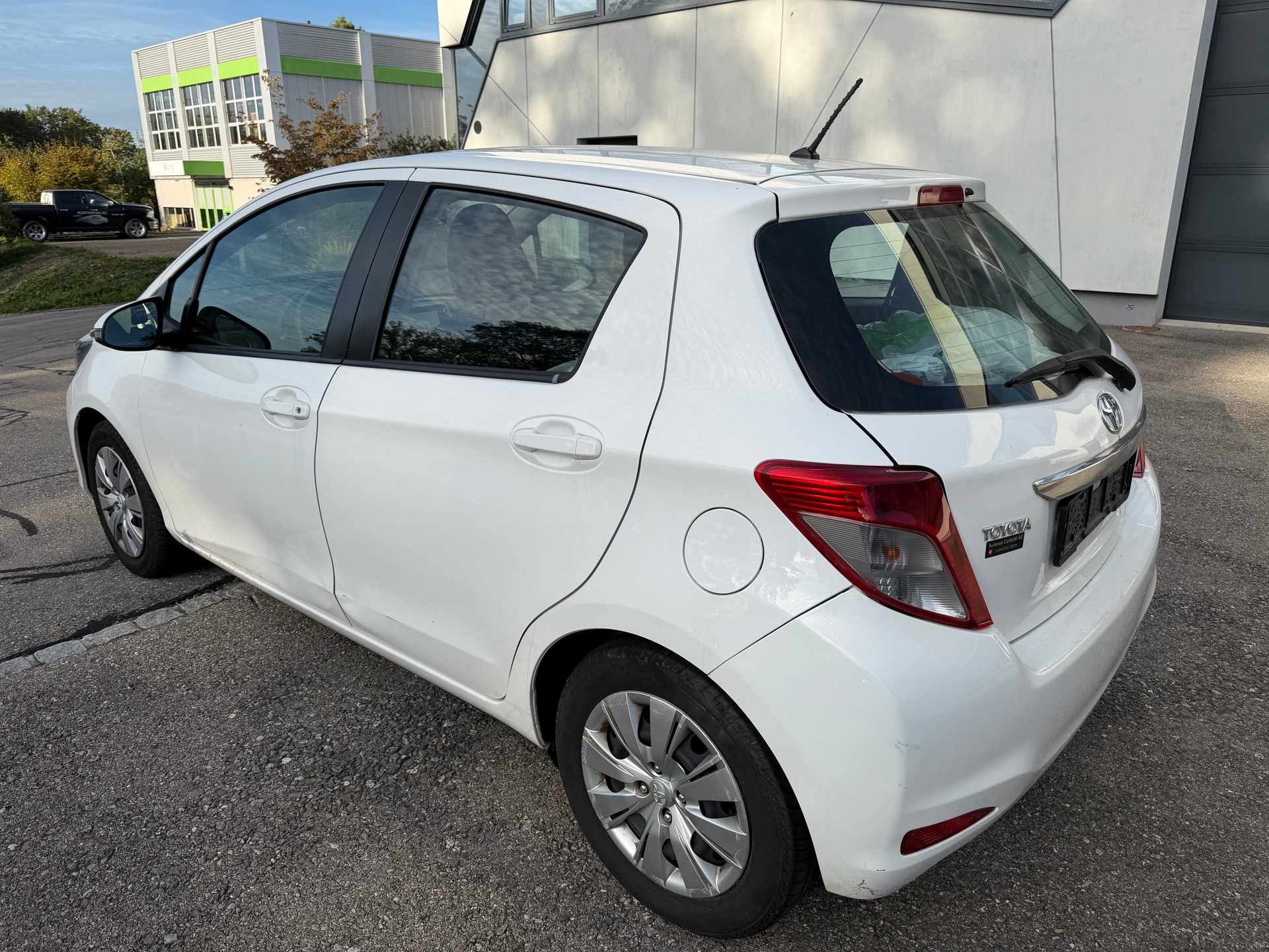 TOYOTA Yaris 1.33 Luna-image-3