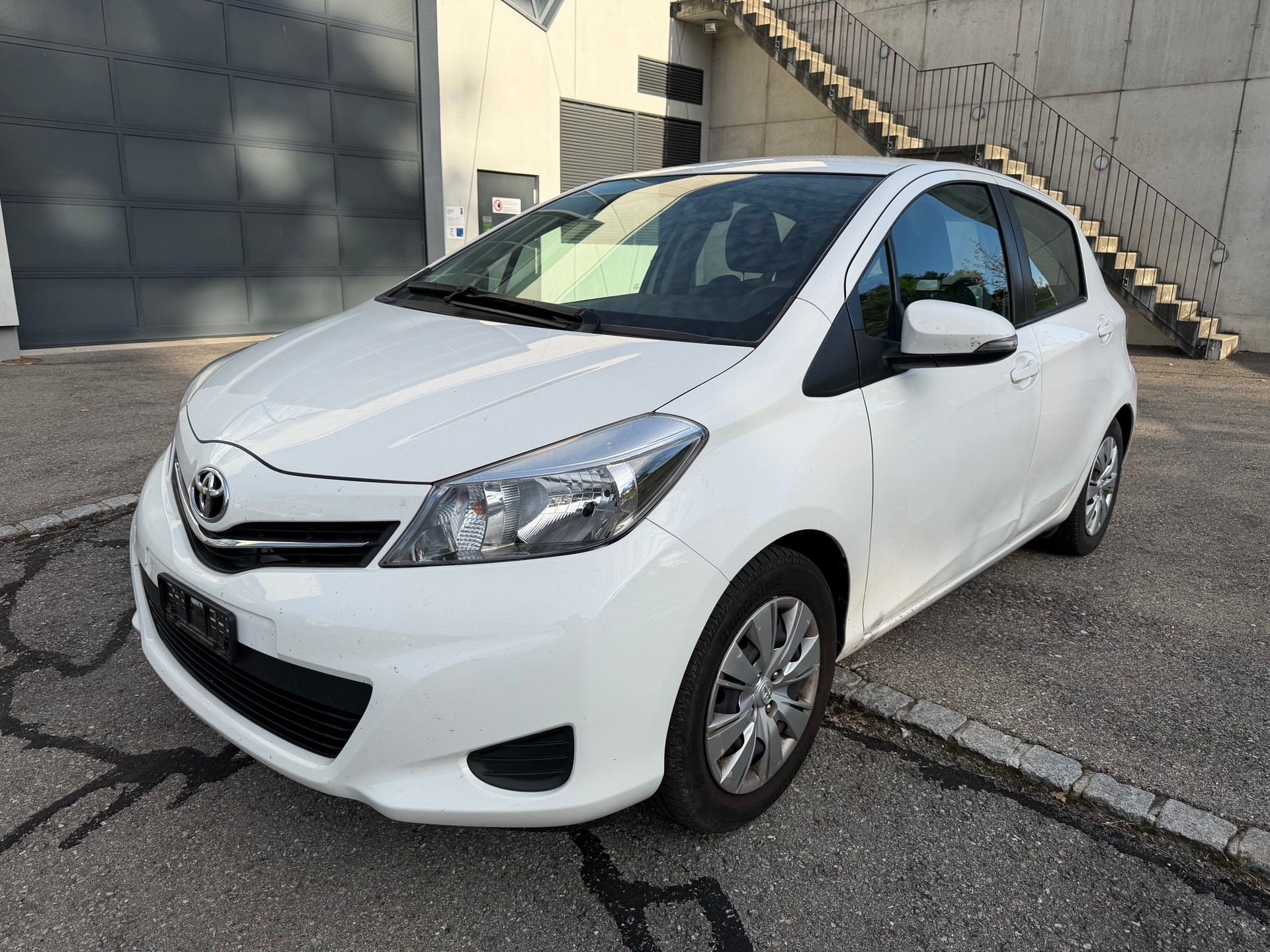 TOYOTA Yaris 1.33 Luna-image-0