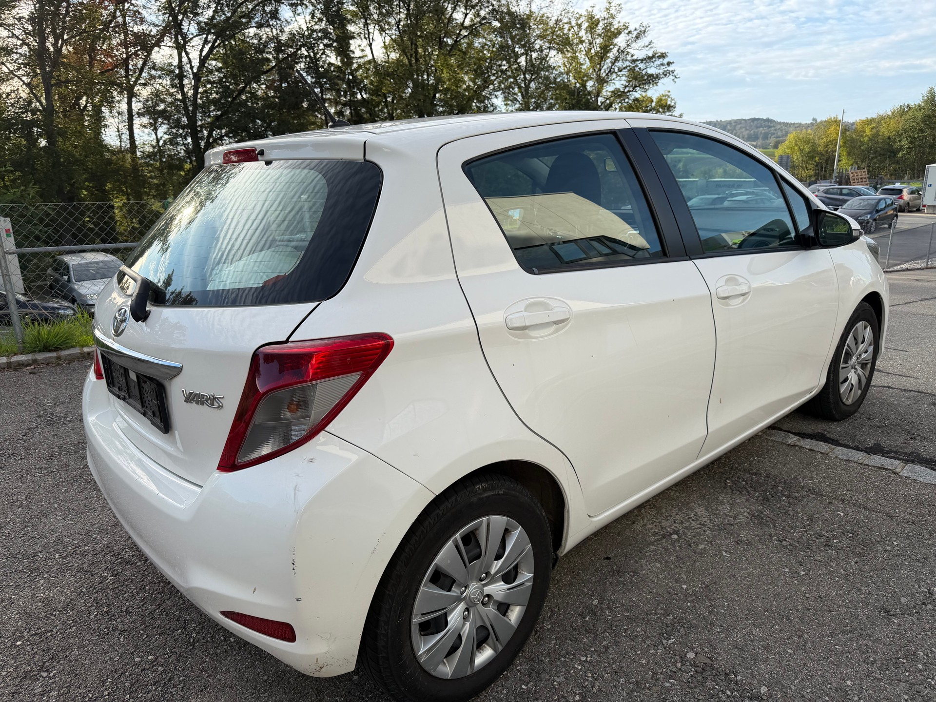 TOYOTA Yaris 1.33 Luna-image-2