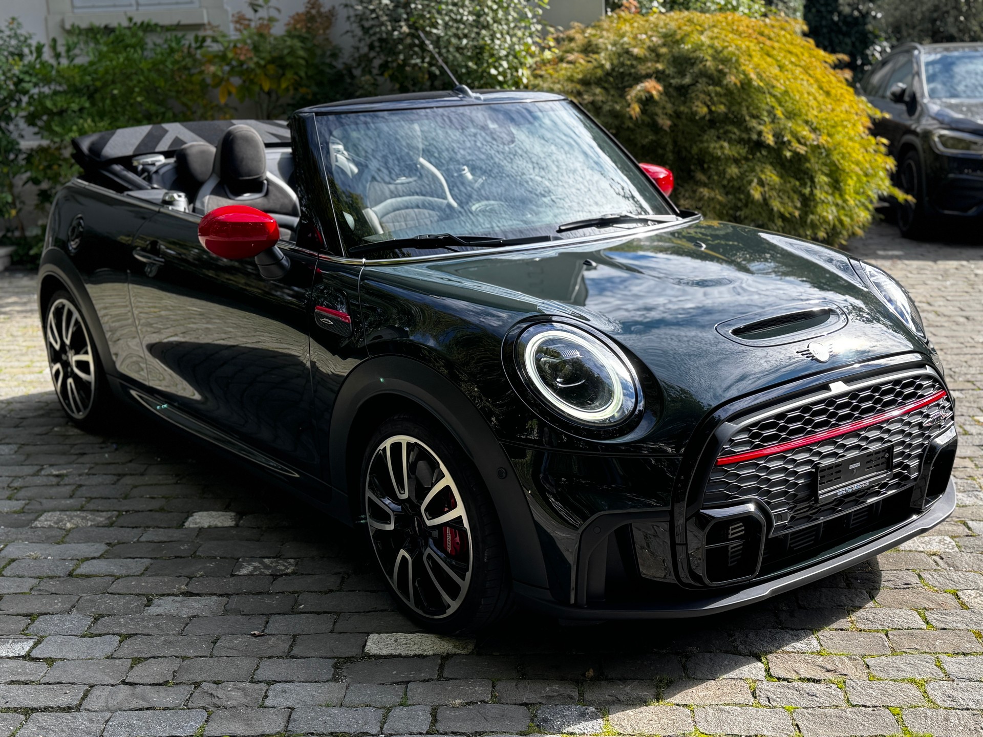 MINI Cooper John Cooper Works Cabriolet Steptronic-image-4
