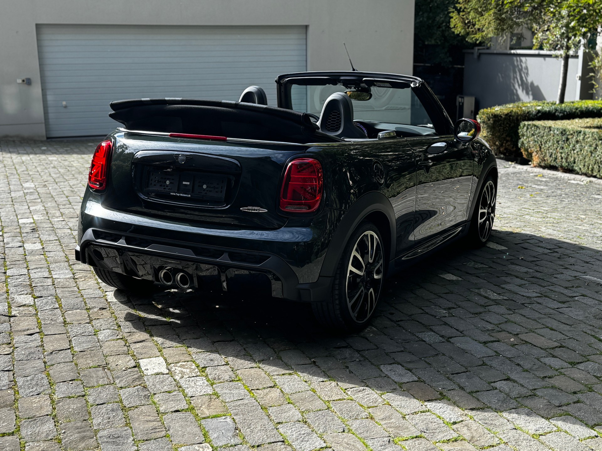 MINI Cooper John Cooper Works Cabriolet Steptronic-image-3