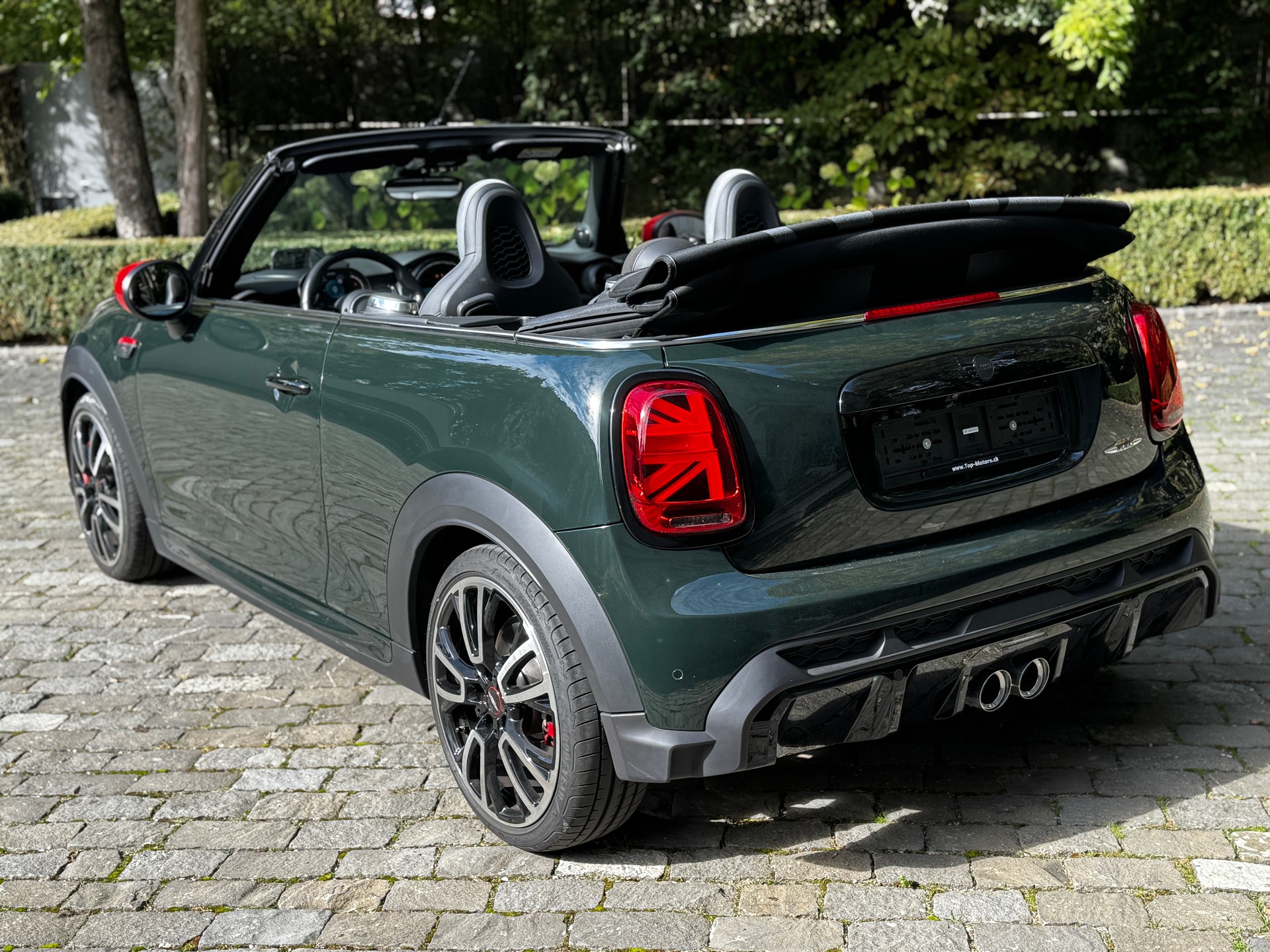 MINI Cooper John Cooper Works Cabriolet Steptronic-image-2