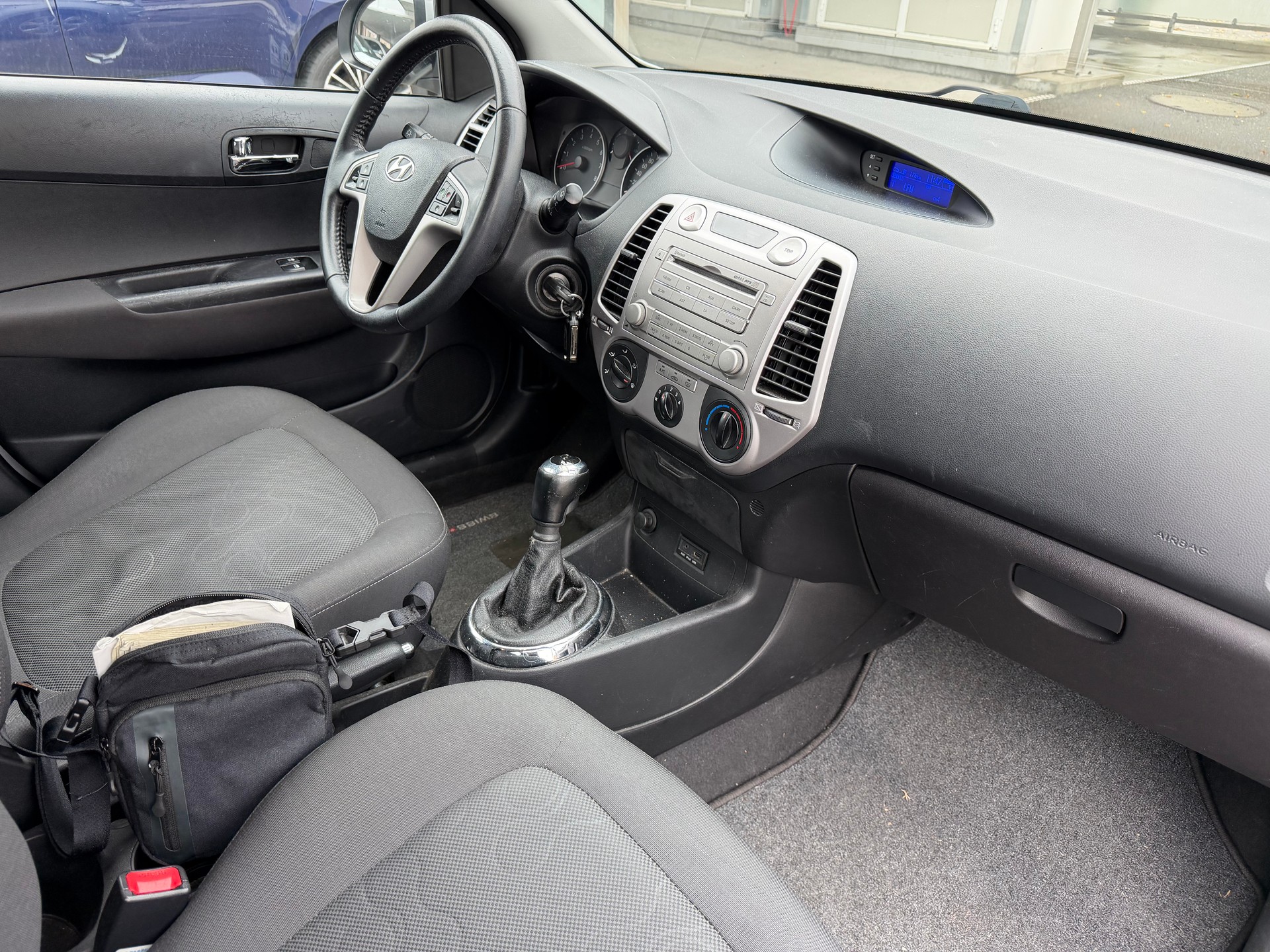 HYUNDAI i20 1.4 Style-image-4
