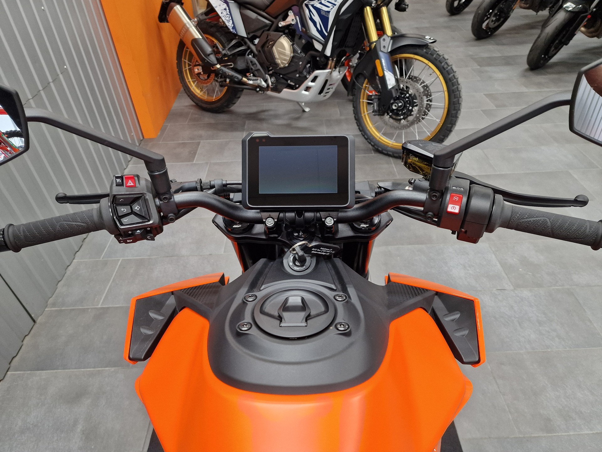 KTM 990 Duke-showroom-element-3