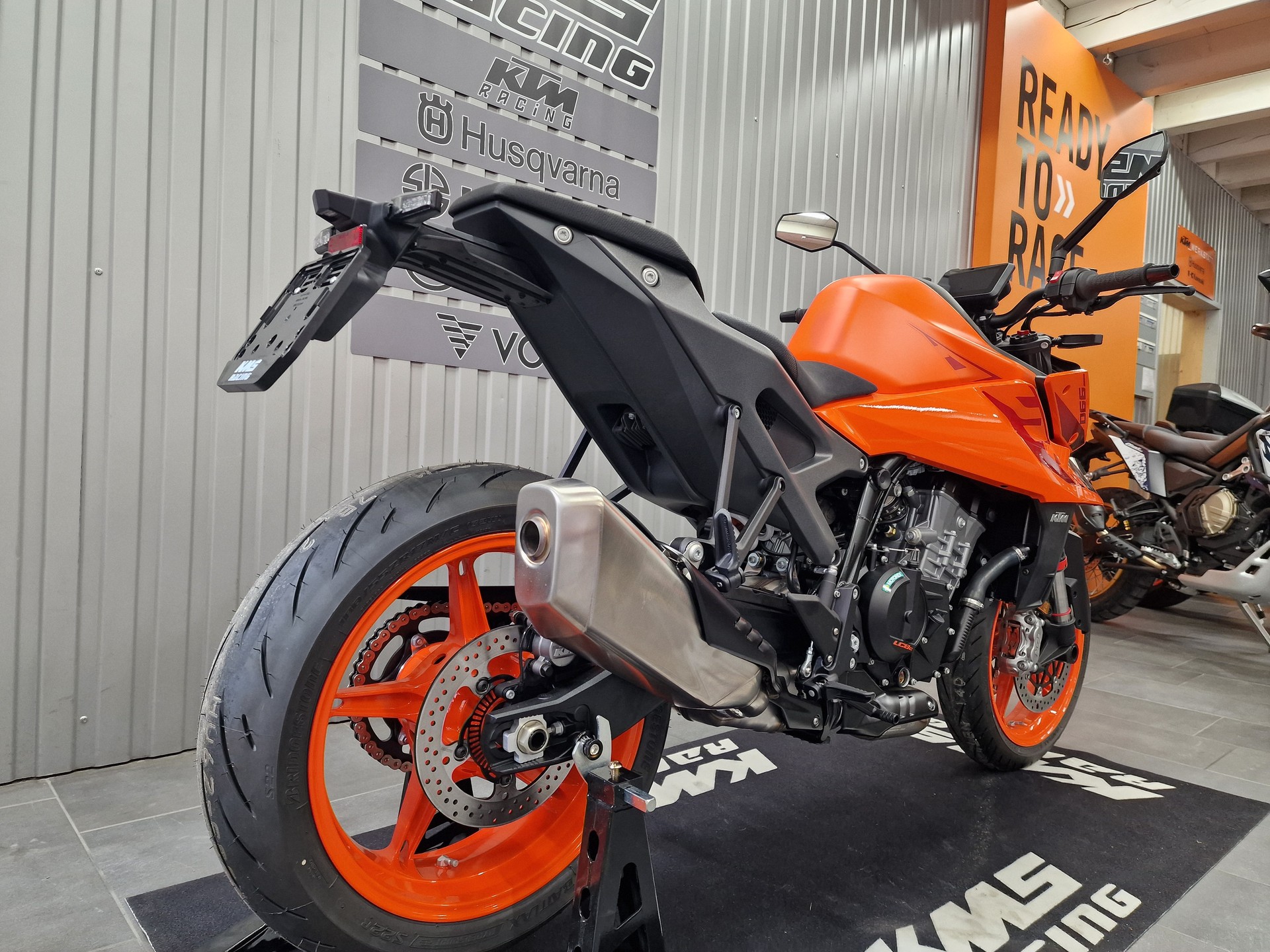 KTM 990 Duke-showroom-element-2