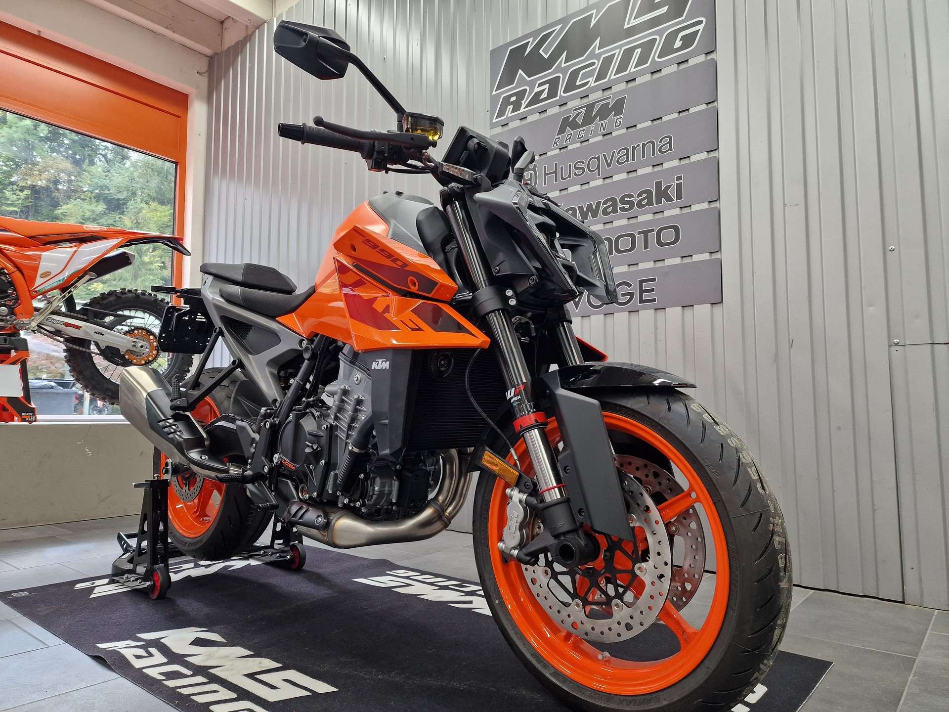 KTM 990 Duke-showroom-element-1