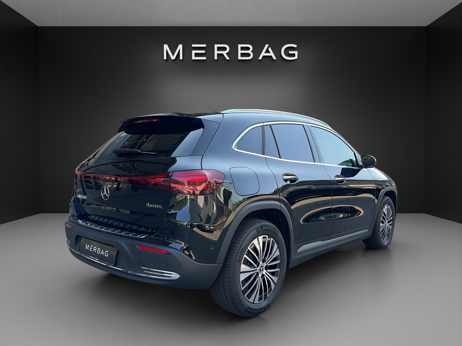 MERCEDES-BENZ EQA 300 4Matic-image-4