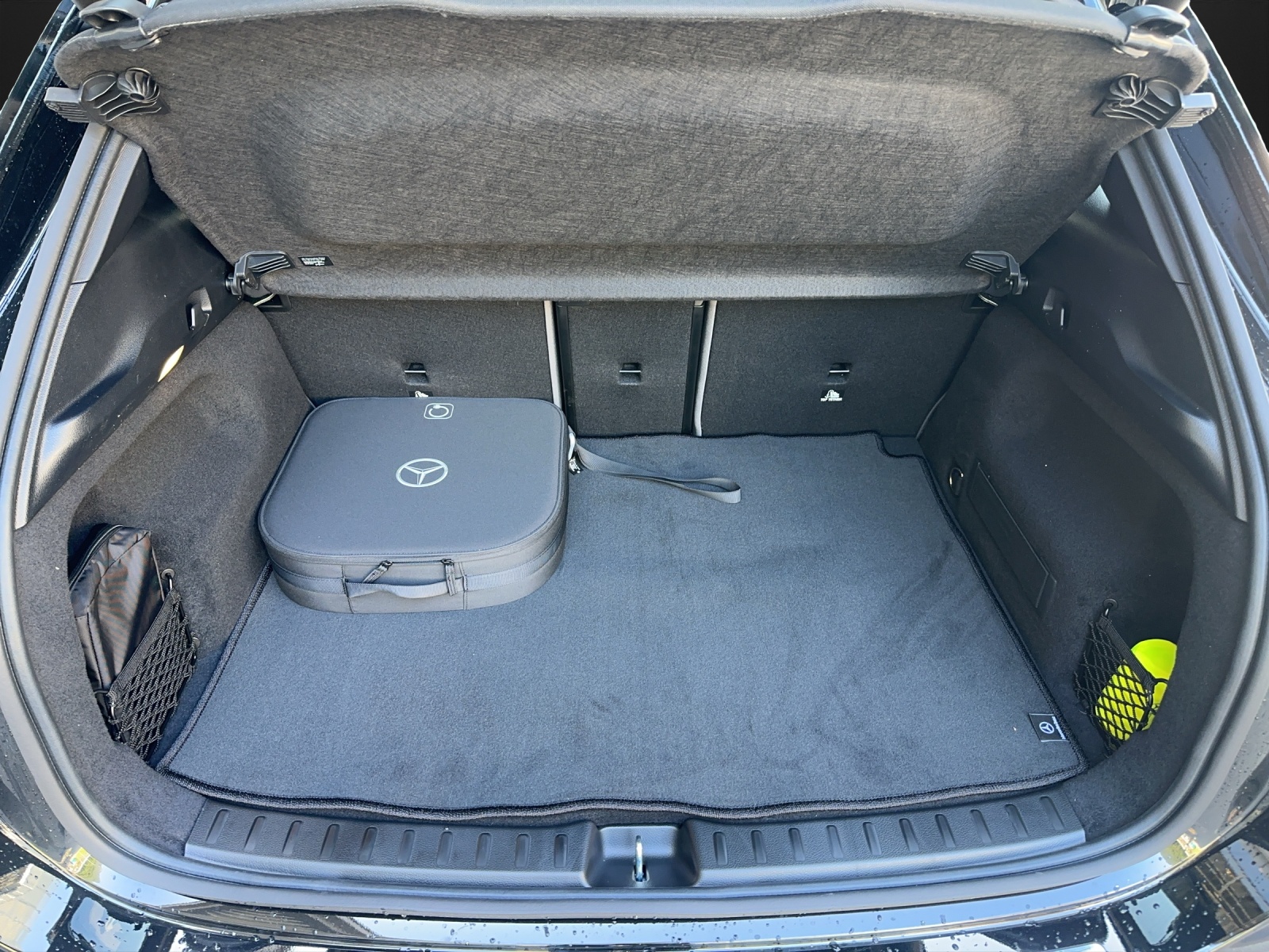 MERCEDES-BENZ EQA 300 4Matic-image-8