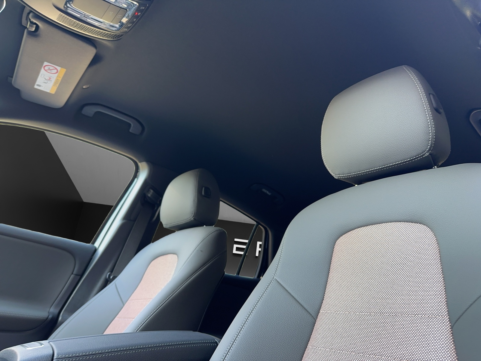 MERCEDES-BENZ EQA 300 4Matic-image-13